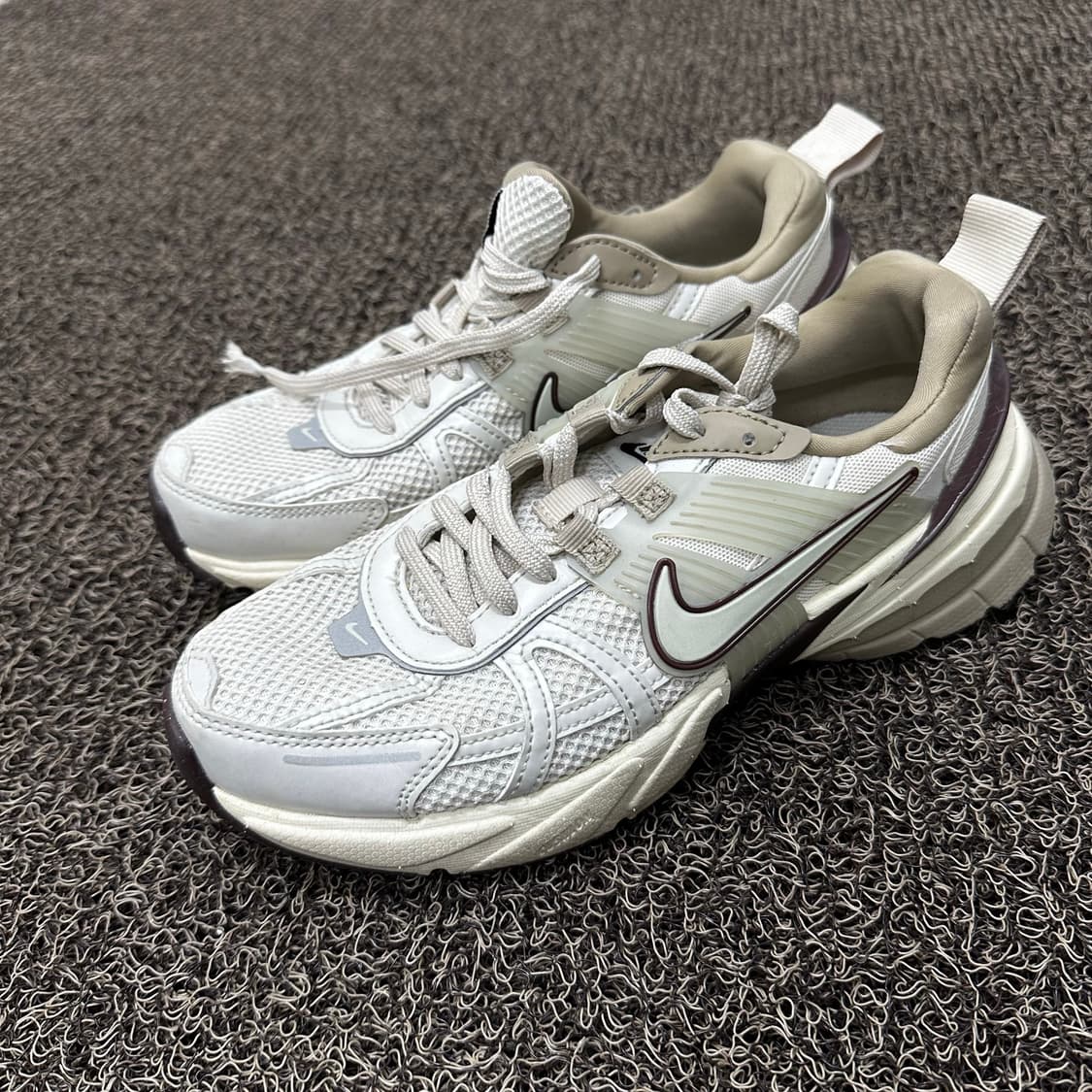 NIKE 나이키 V2K 런 라이트 운동화 240 상품이미지4