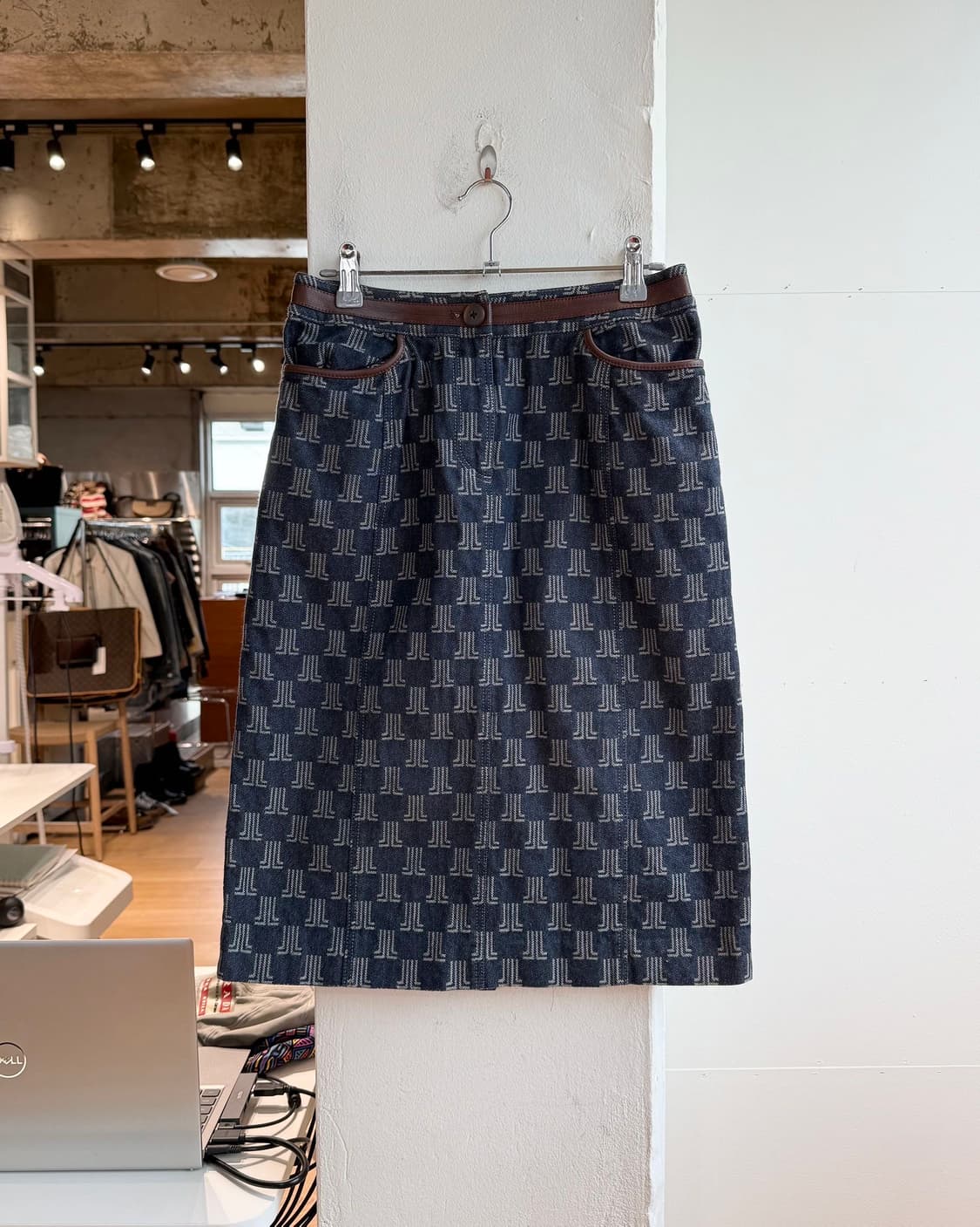 랑방 데님 로고패턴 미디스커트  상품이미지2