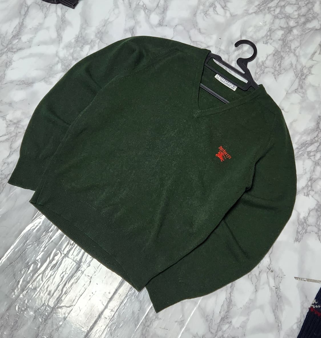 버버리 딥그린 램스울 브이넥 니트 상품이미지2