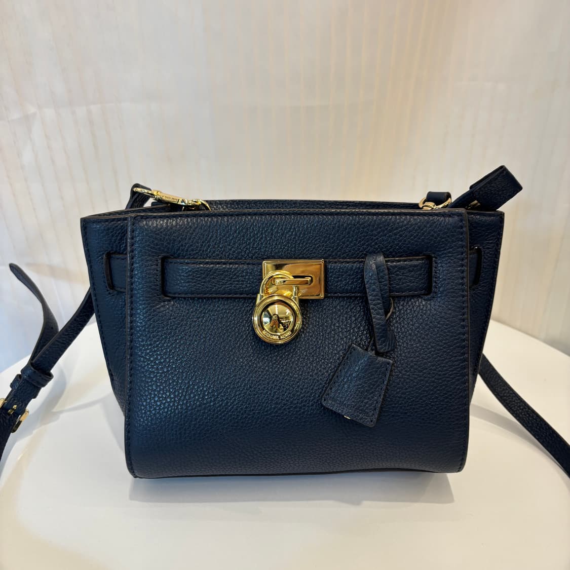 정품 마이클코어스 금장 크로스백     상품이미지2