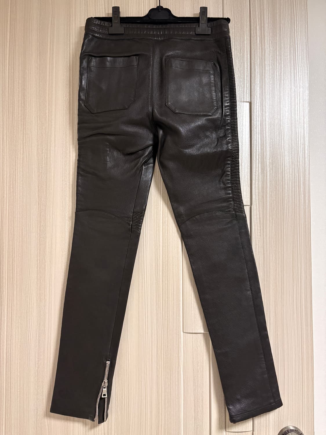 발망 14FW 블랙 가죽바지 상품이미지2