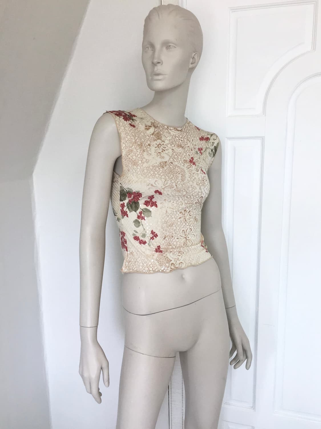 Bebe Sheer Sequin Floral Tank Top 상품이미지2