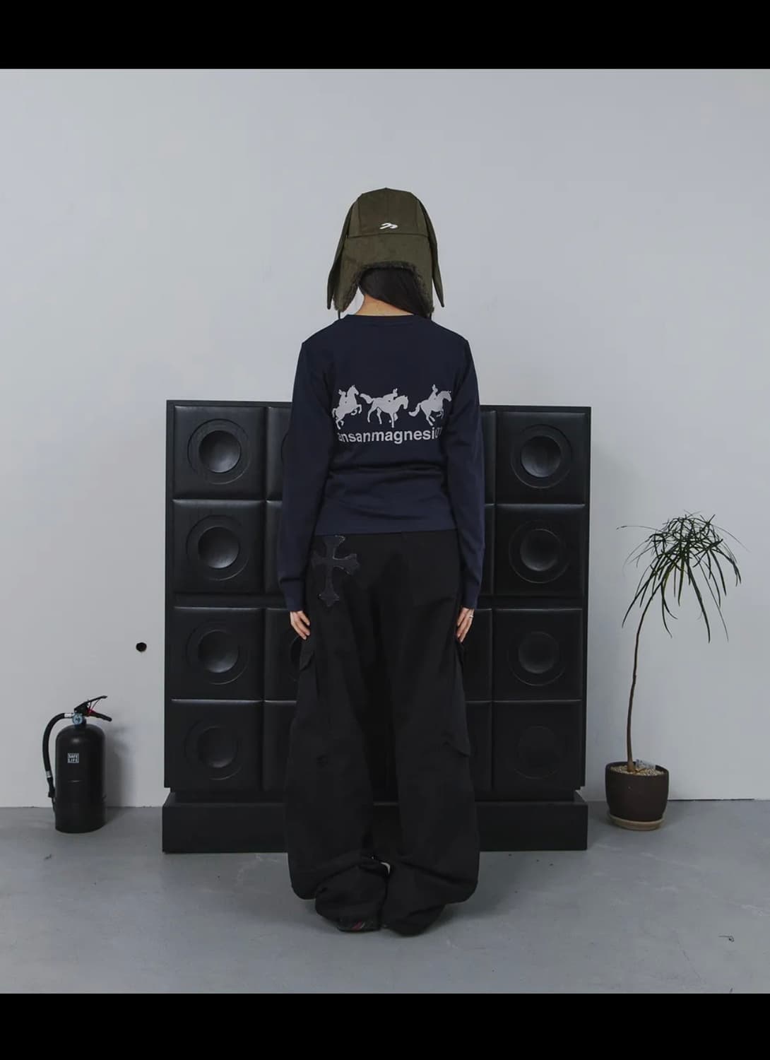 홀스 래빗 롱슬리브(네이비) 판매합니다 상품이미지1