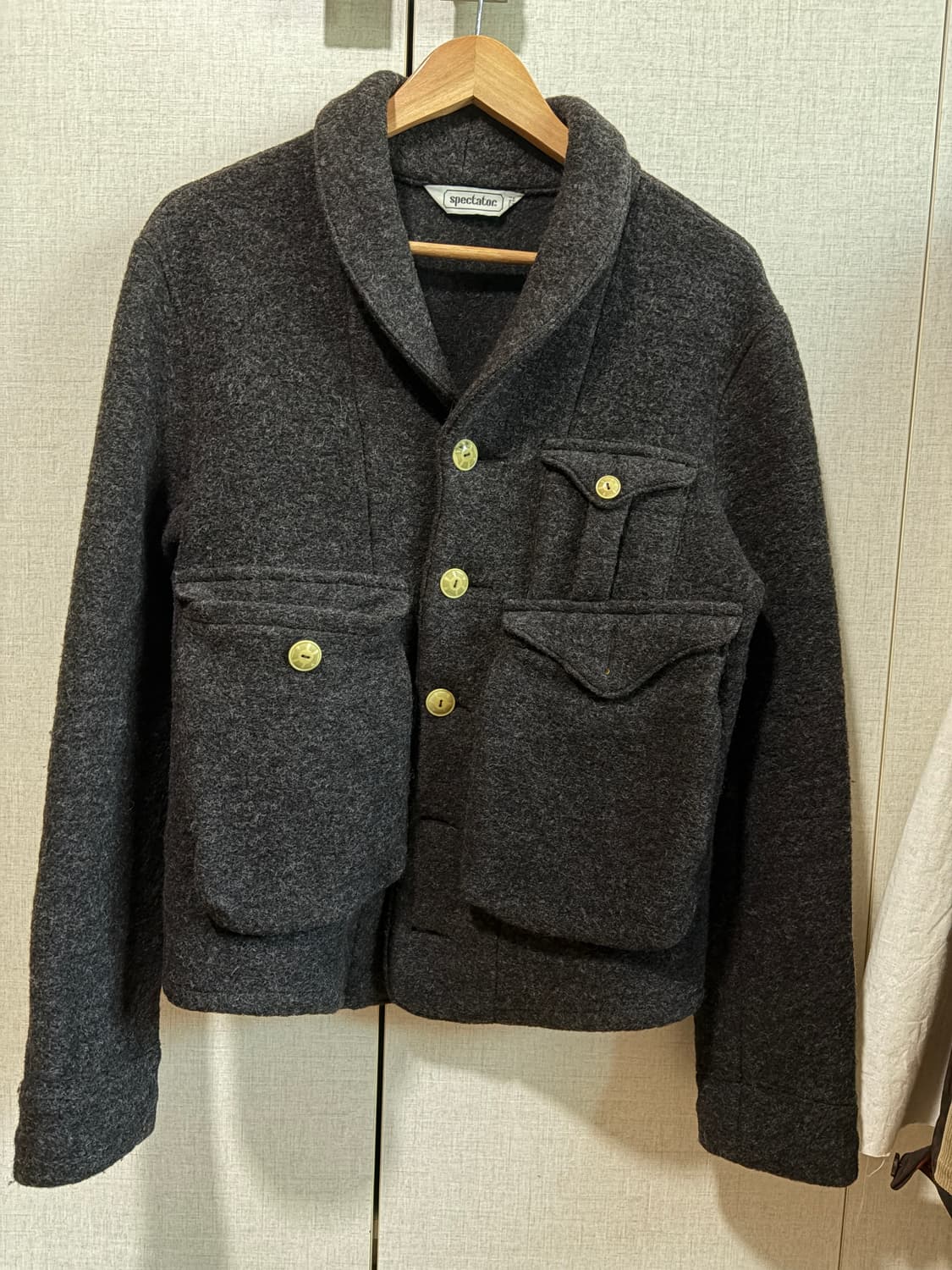 스펙테이터 버튼 스웨터 상품이미지1