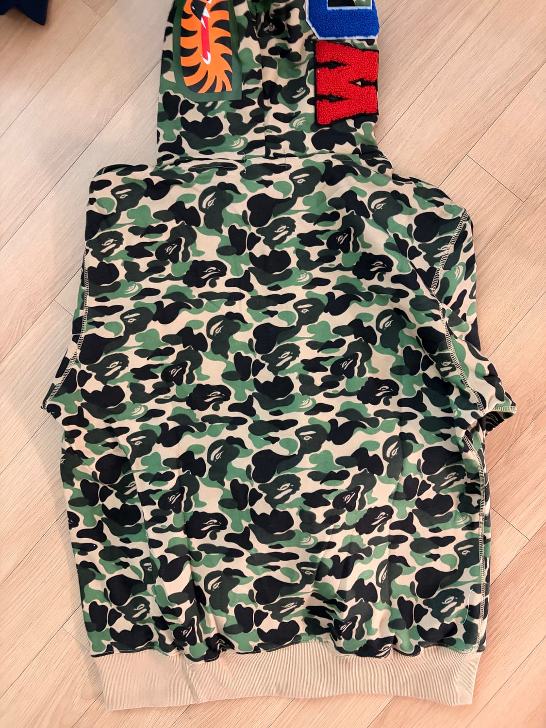 베이프 카모 샤크 후드집업 L (새상품)  상품이미지3