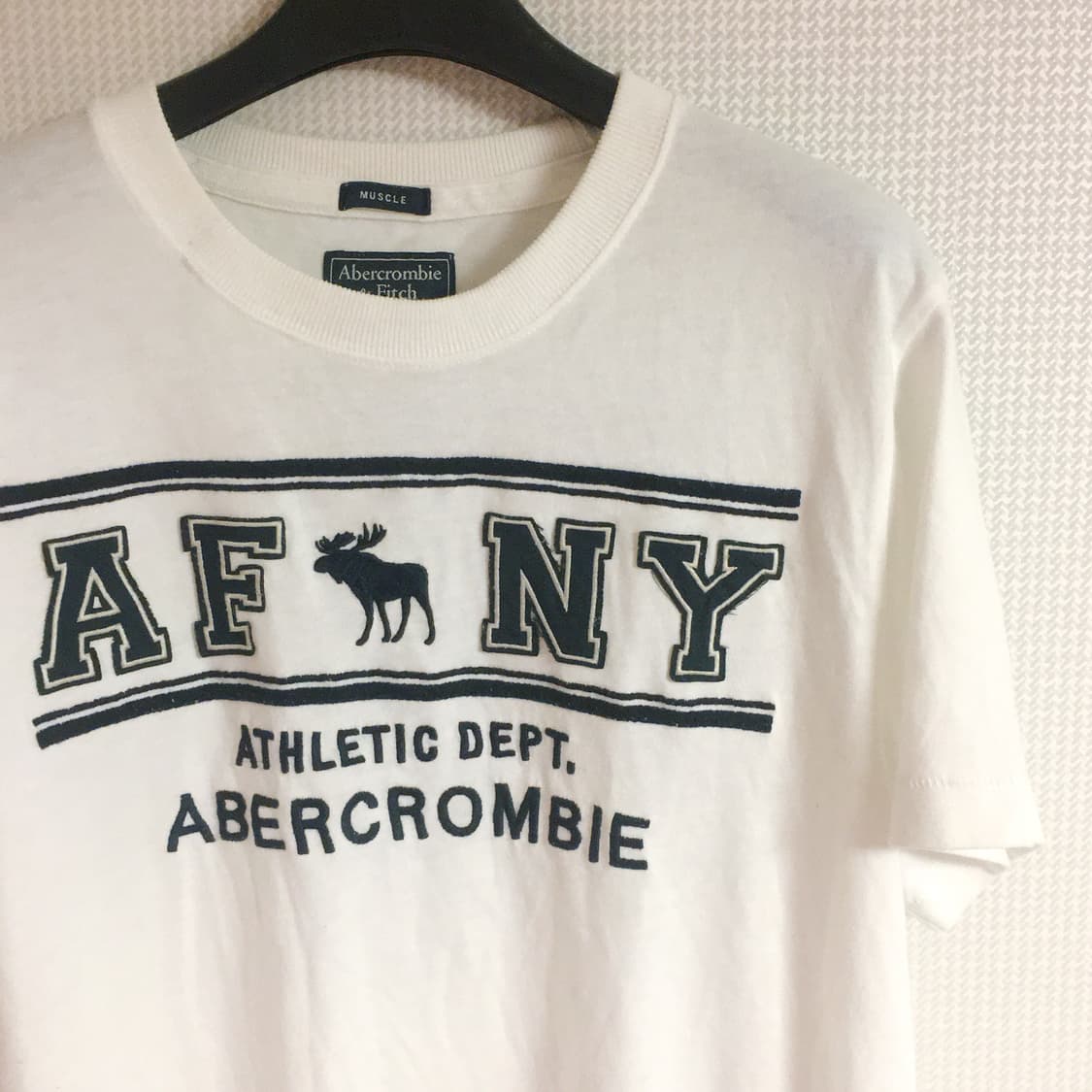 아베크롬비 화이트네이비 머슬핏 반팔 상품이미지3