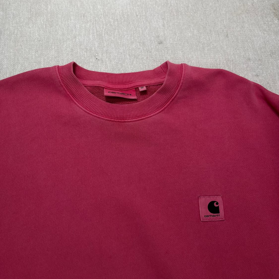 100 칼하트 WIP 핑크 맨투맨 상품이미지2