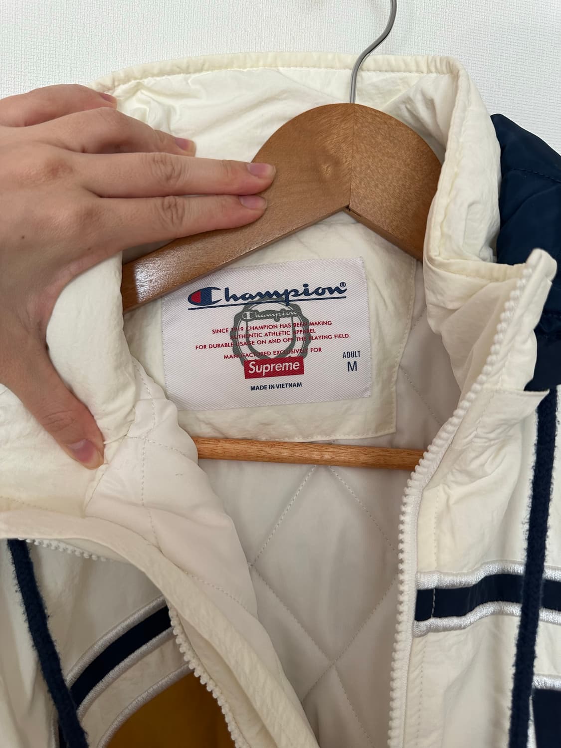 슈프림 x 챔피언 퍼피자켓 화이트 상품이미지3