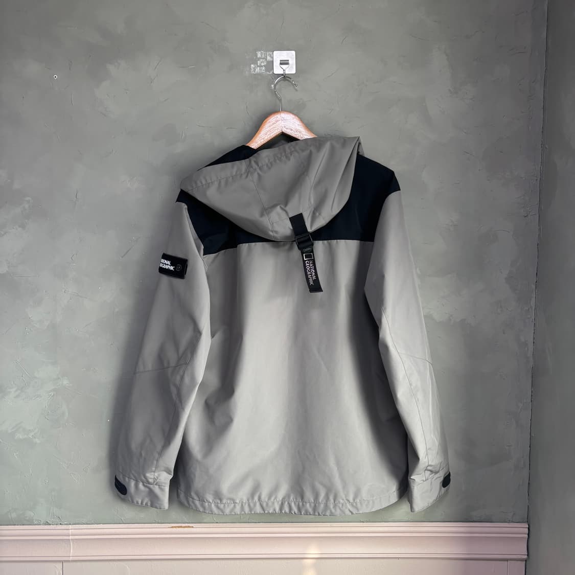 네셔널지오그래픽 바람막이 베이지 카키 상품이미지4