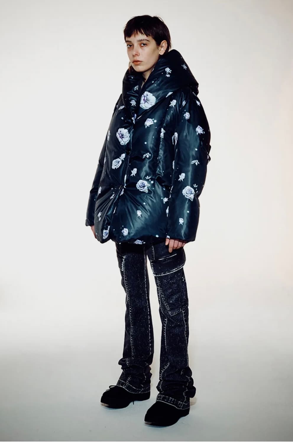 오픈와이와이 FLOWER BLANKET PUFFER (BLACK) 상품이미지1