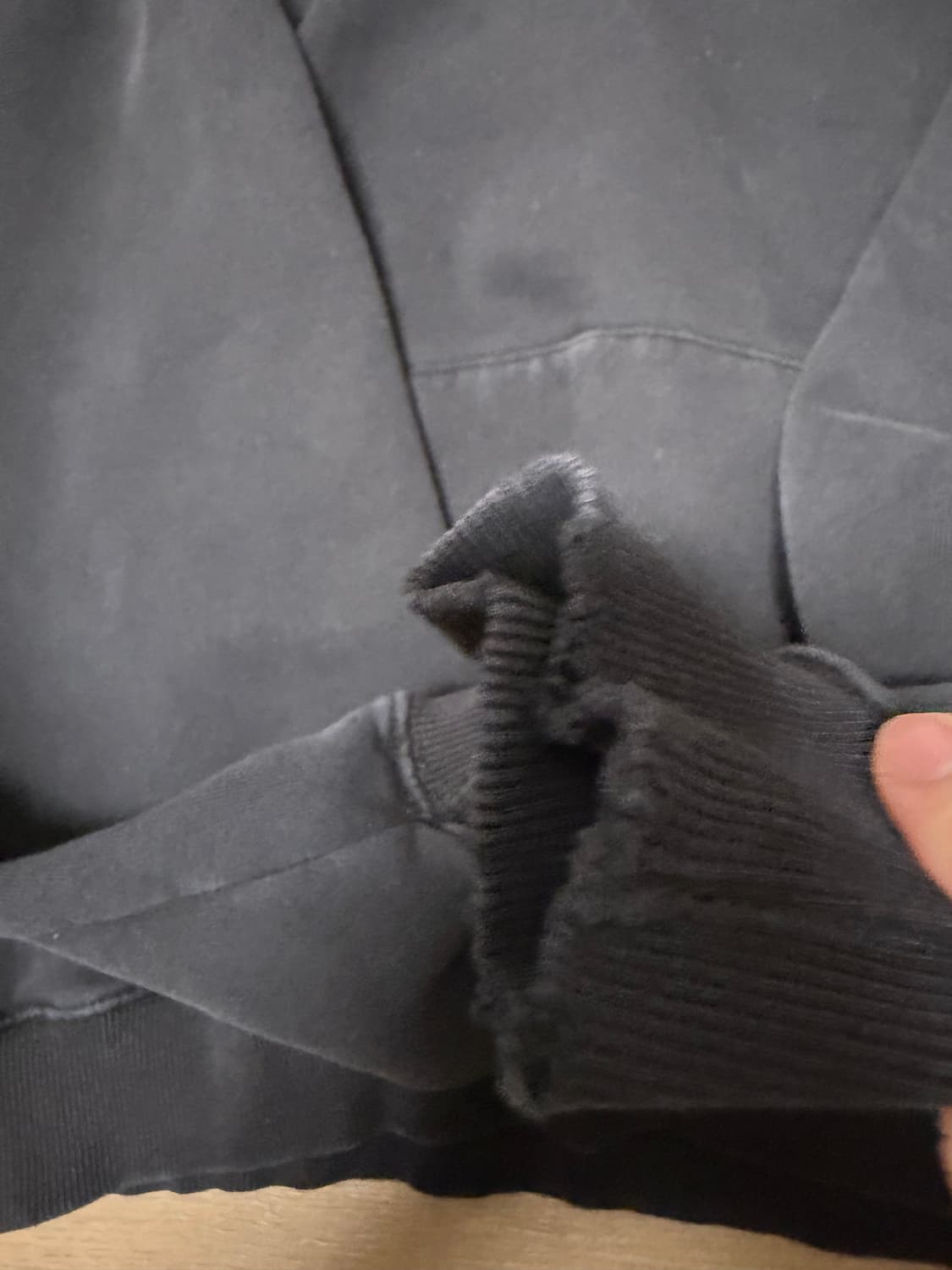 아이앱 스튜디오 후드티 블랙 데미지드 상품이미지4