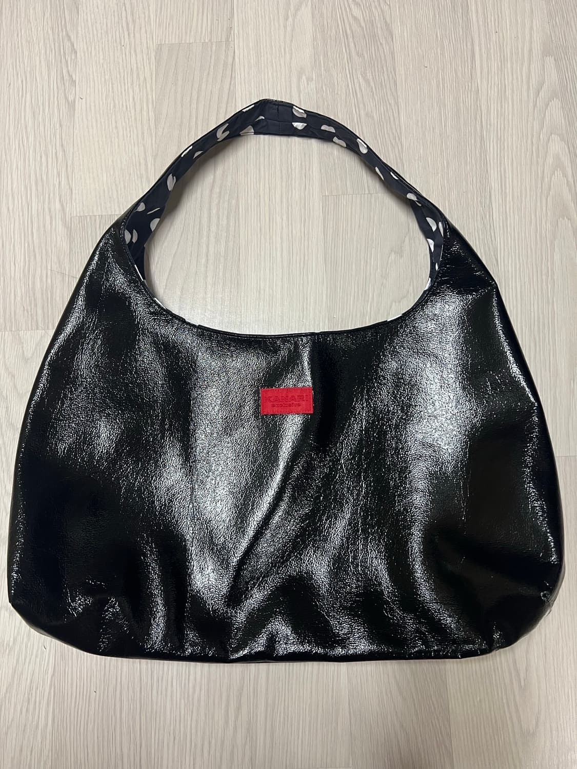 kanari TWO WAY BAG -dot & glossy- black 상품이미지4