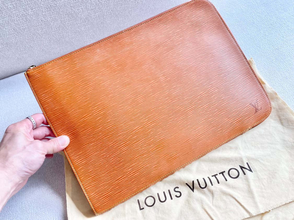 루이비통 에삐 큐멘 라지 도큐먼트 브라운 클러치 상품이미지1