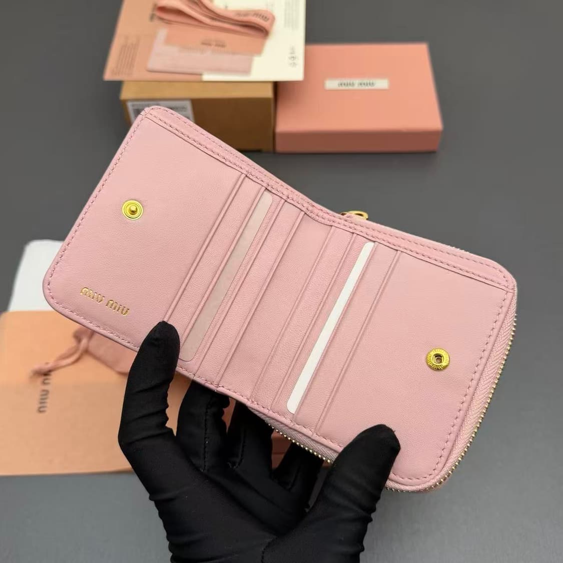 미우 미우 마테라쎄 나파 가죽 동전 지갑 앨러배스터 핑크 상품이미지8