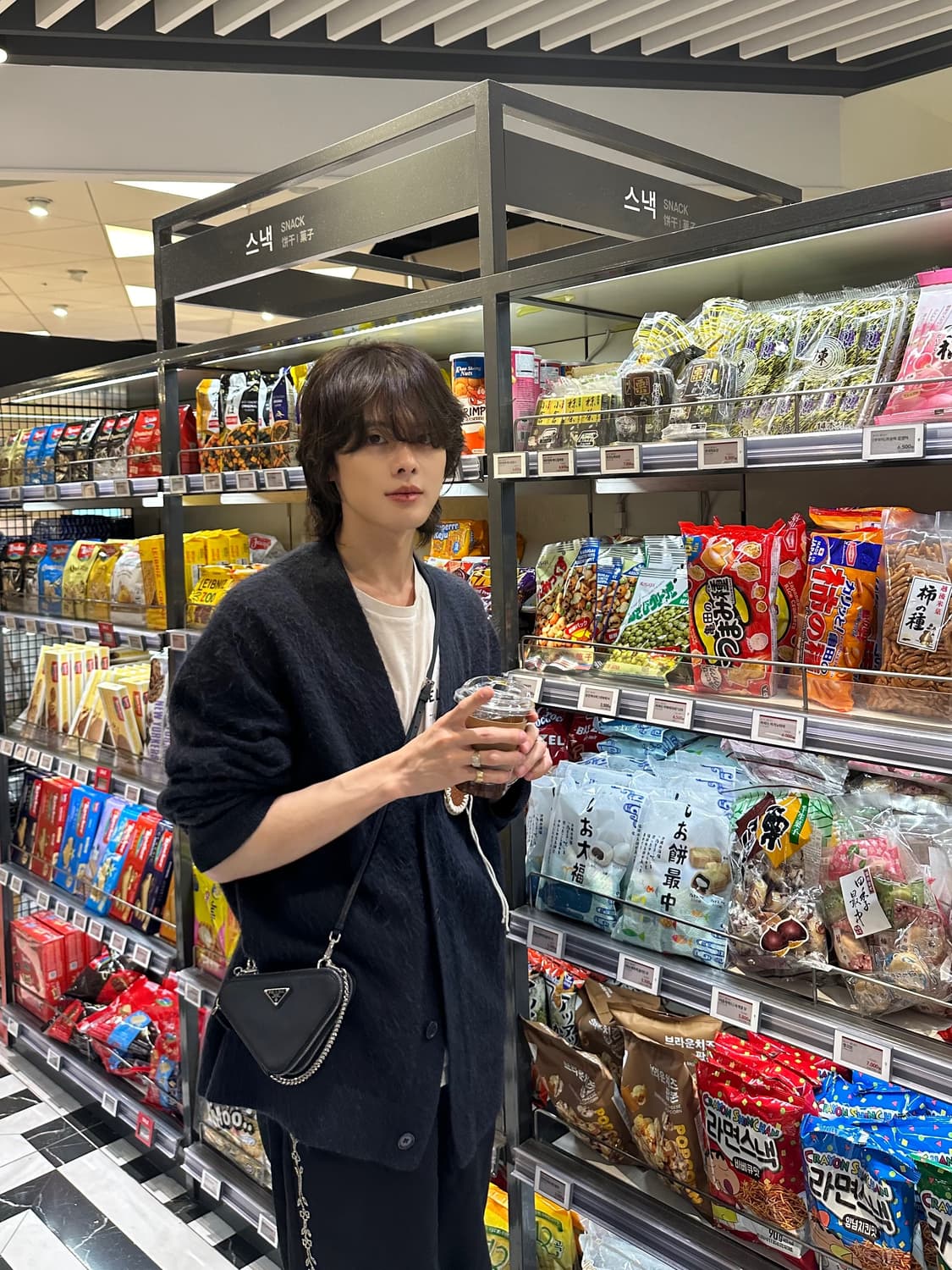 프라다 사피아노 가죽 미니 파우치 상품이미지3