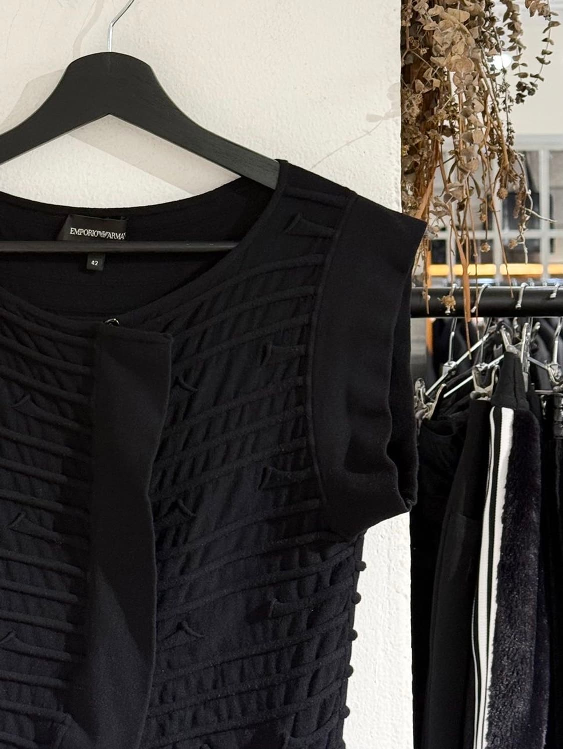 엠포리오 아르마니 블랙 텍스처 립드 베스트 상품이미지3