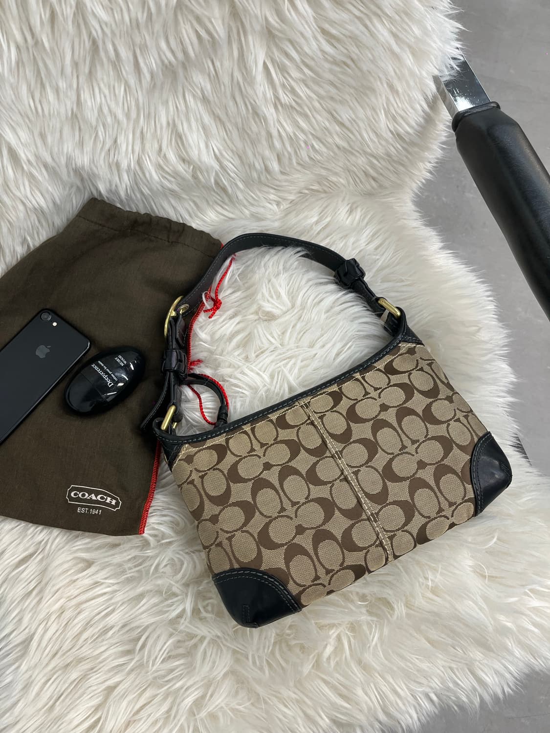 Coach Basic Black Shoulder Bag 상품이미지2