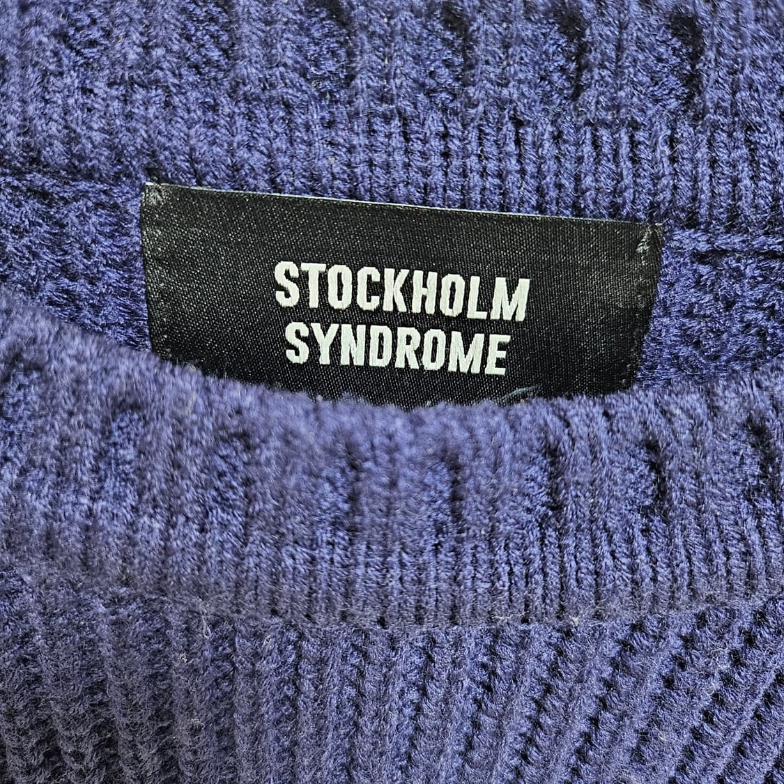 스톡홀름신드롬 니트조끼 베스트 네이비 상품이미지3