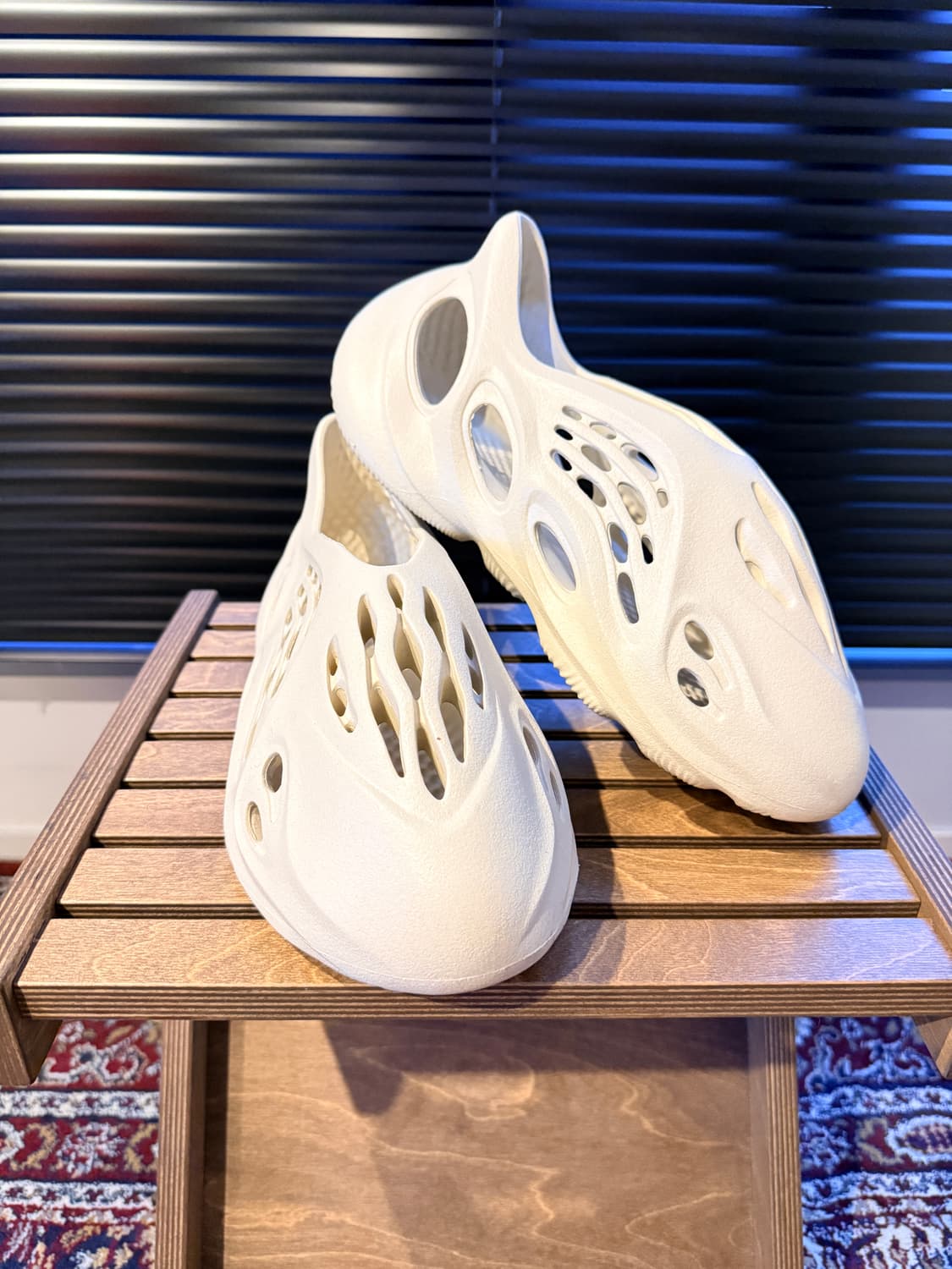 아디다스 이지 폼 러너 샌드 상품이미지1