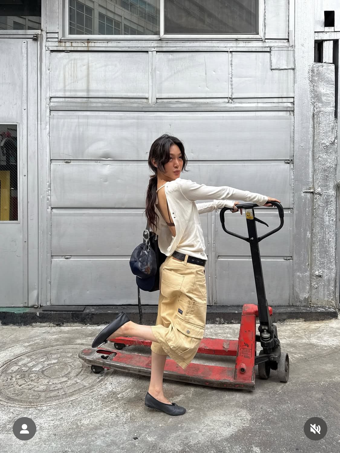 WOMEN MOKSHA BERMUDA PANTS BEIGE 상품이미지1