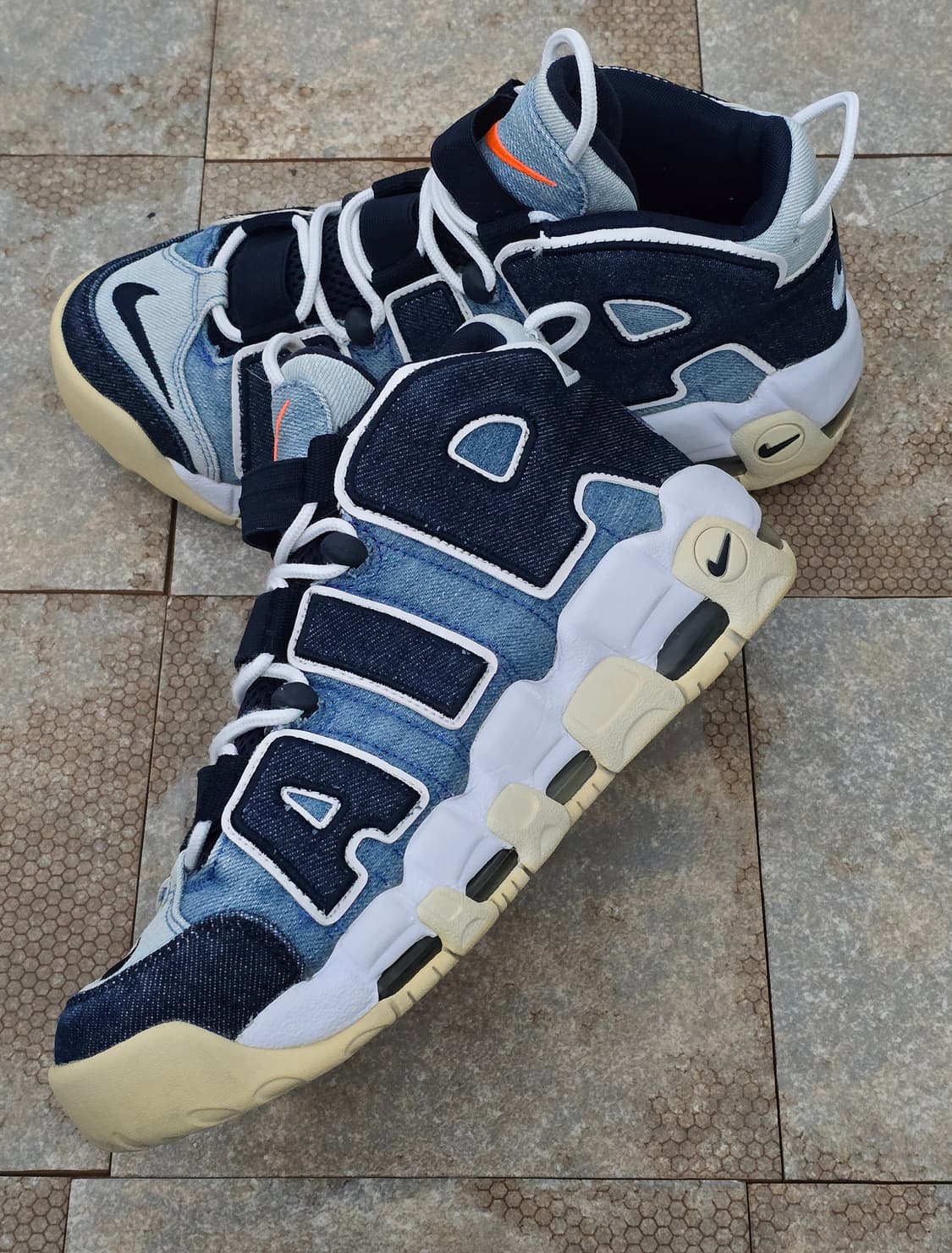 (260)나이키 에어 모어 업템포 96 데님 상품이미지5