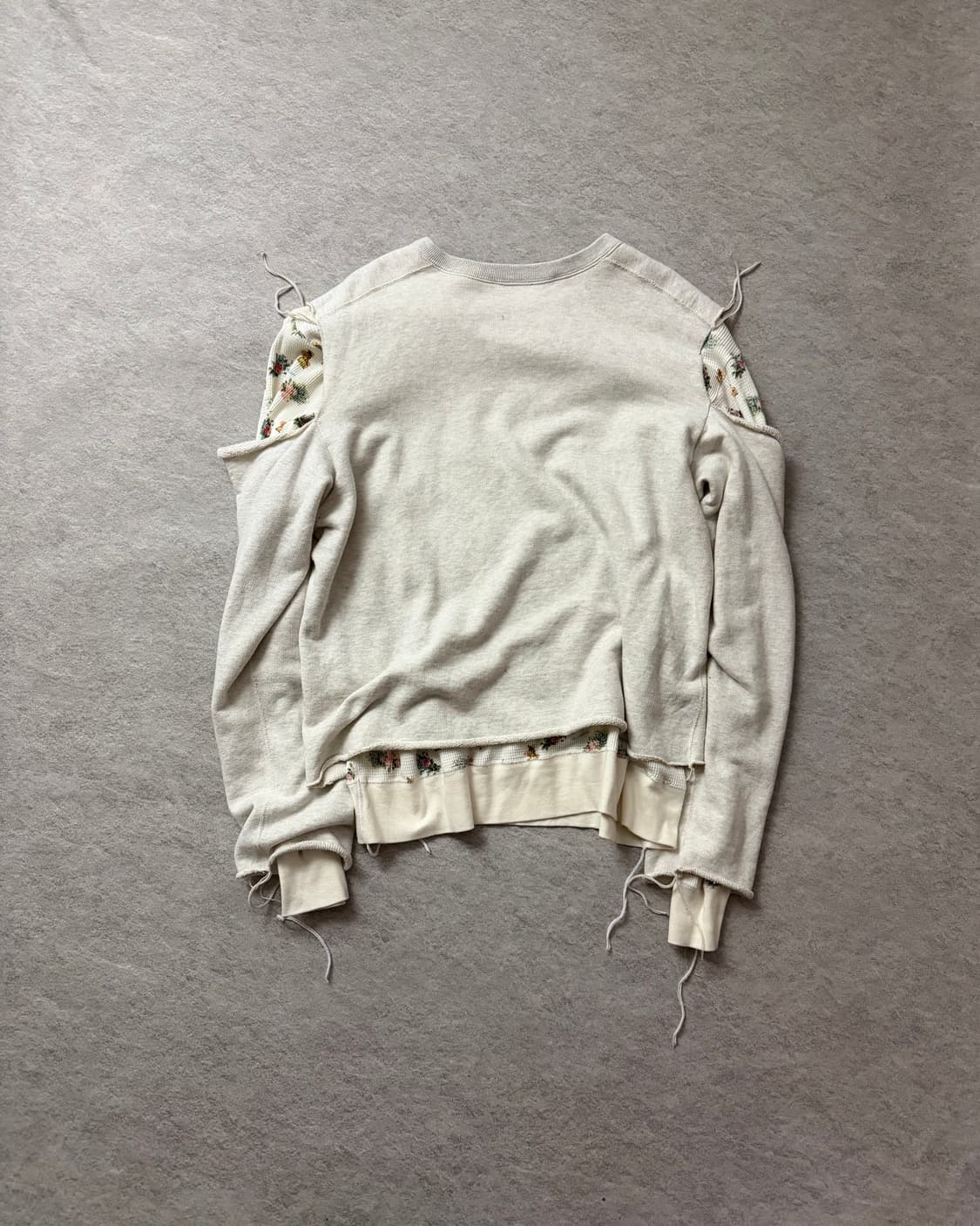 미도리카와 플로럴 레이어드 컷아웃 스웻셔츠 상품이미지2