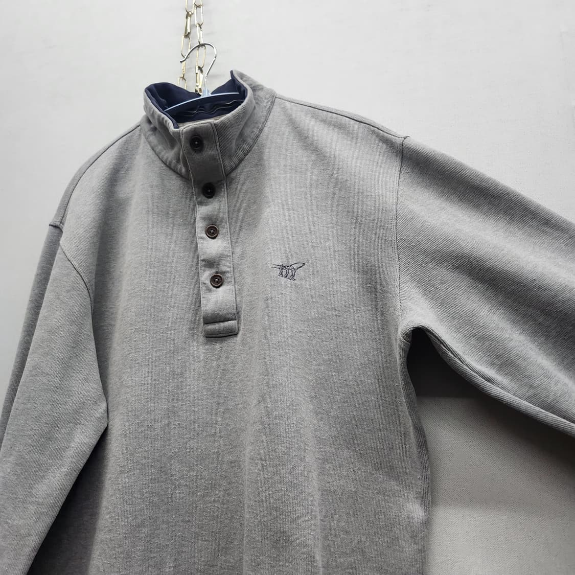 헨리코튼 버튼 헨리넥 로고 맨투맨 105(L~XL) 상품이미지3