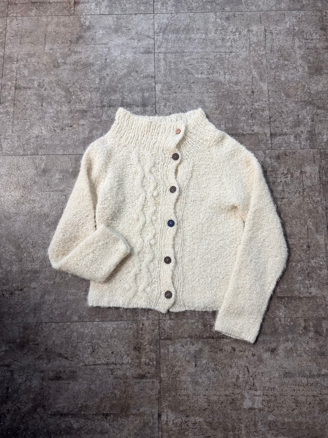 멀티 컬러 버튼 가디건 상품이미지2