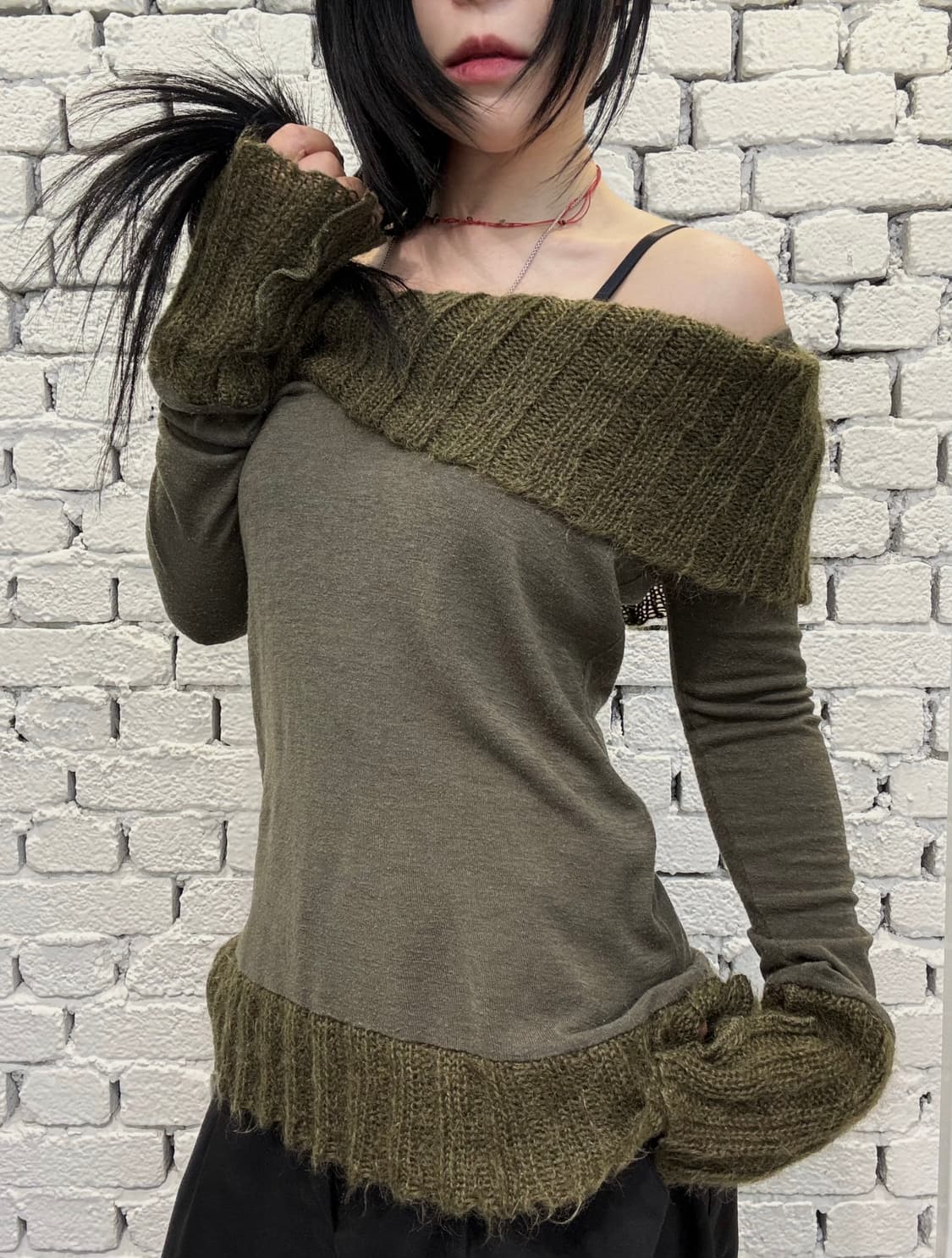 Grunge Knit Trim Off-Shoulder Top 상품이미지2