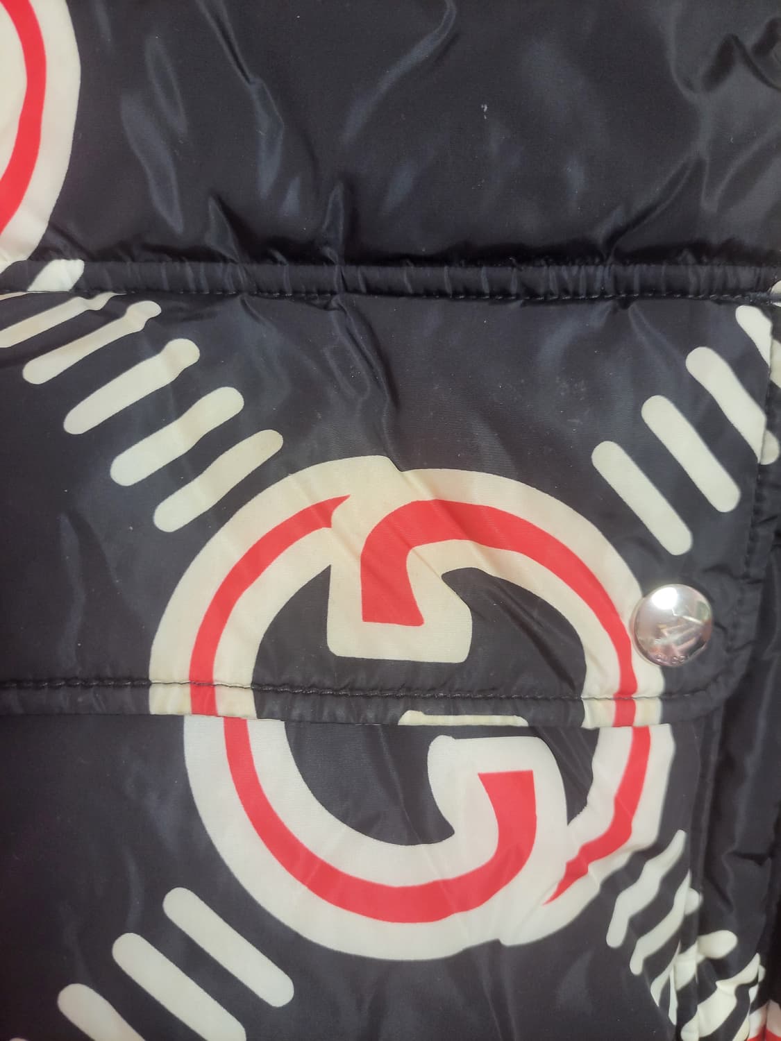 정품)급처상태양호!구찌 익스클루시브 인터로킹 GG로고 패딩 조끼베스트점퍼 상품이미지9