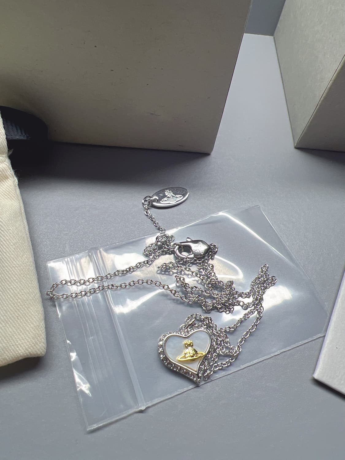 비비안웨스트우드 하트 페트라 목걸이 상품이미지3