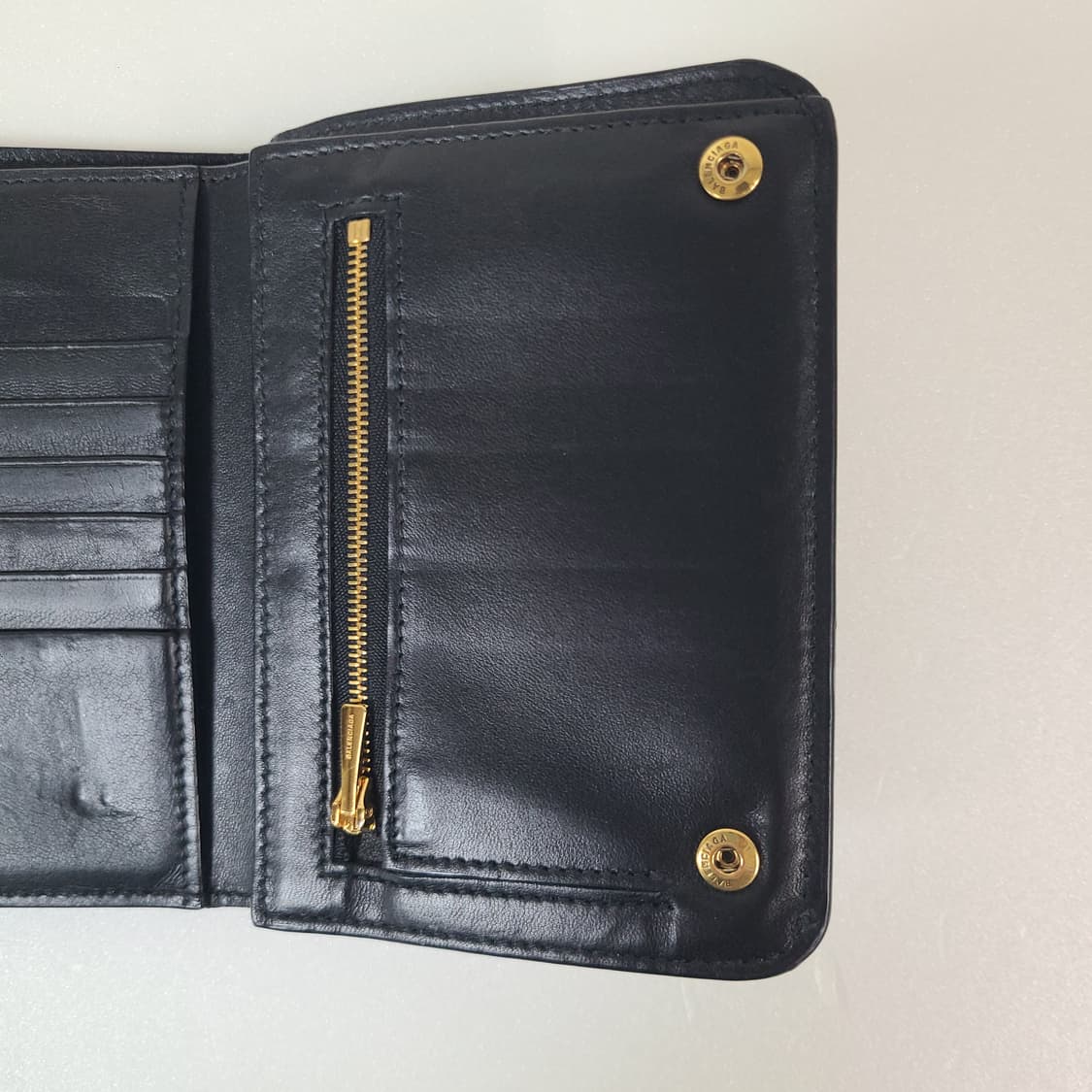 발렌시아가 BB로고 레더 미듐 블랙 여성 반지갑 상품이미지6
