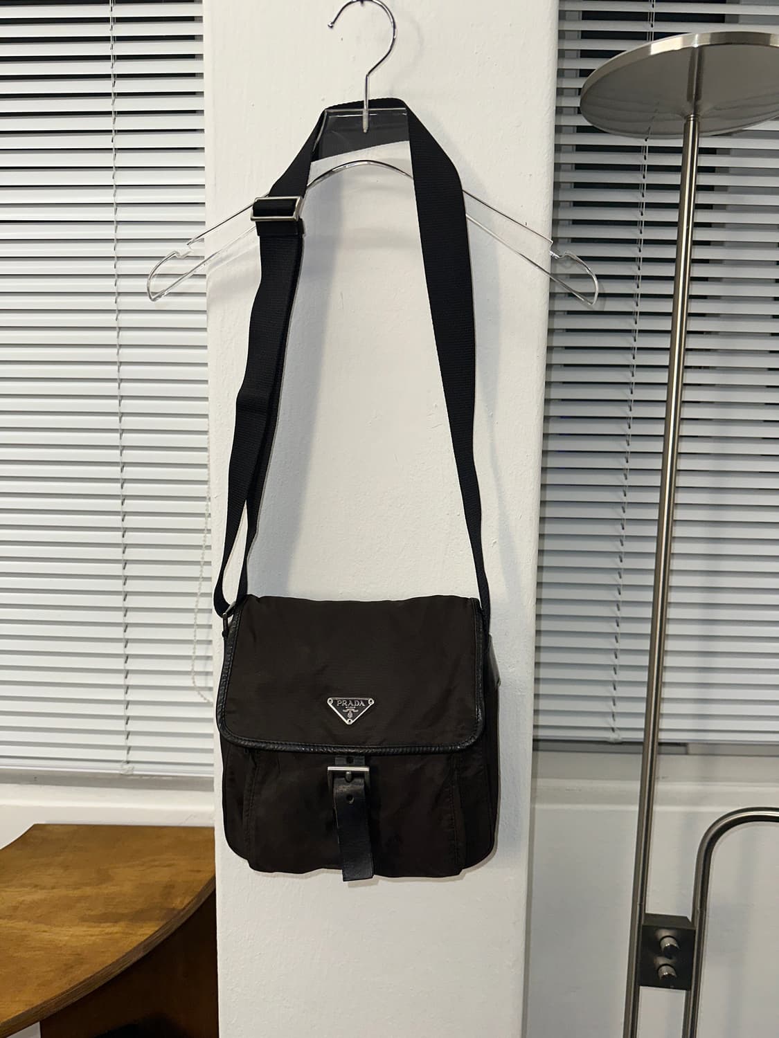 프라다 삼각로고 메신저 크로스백 딥브라운  상품이미지2