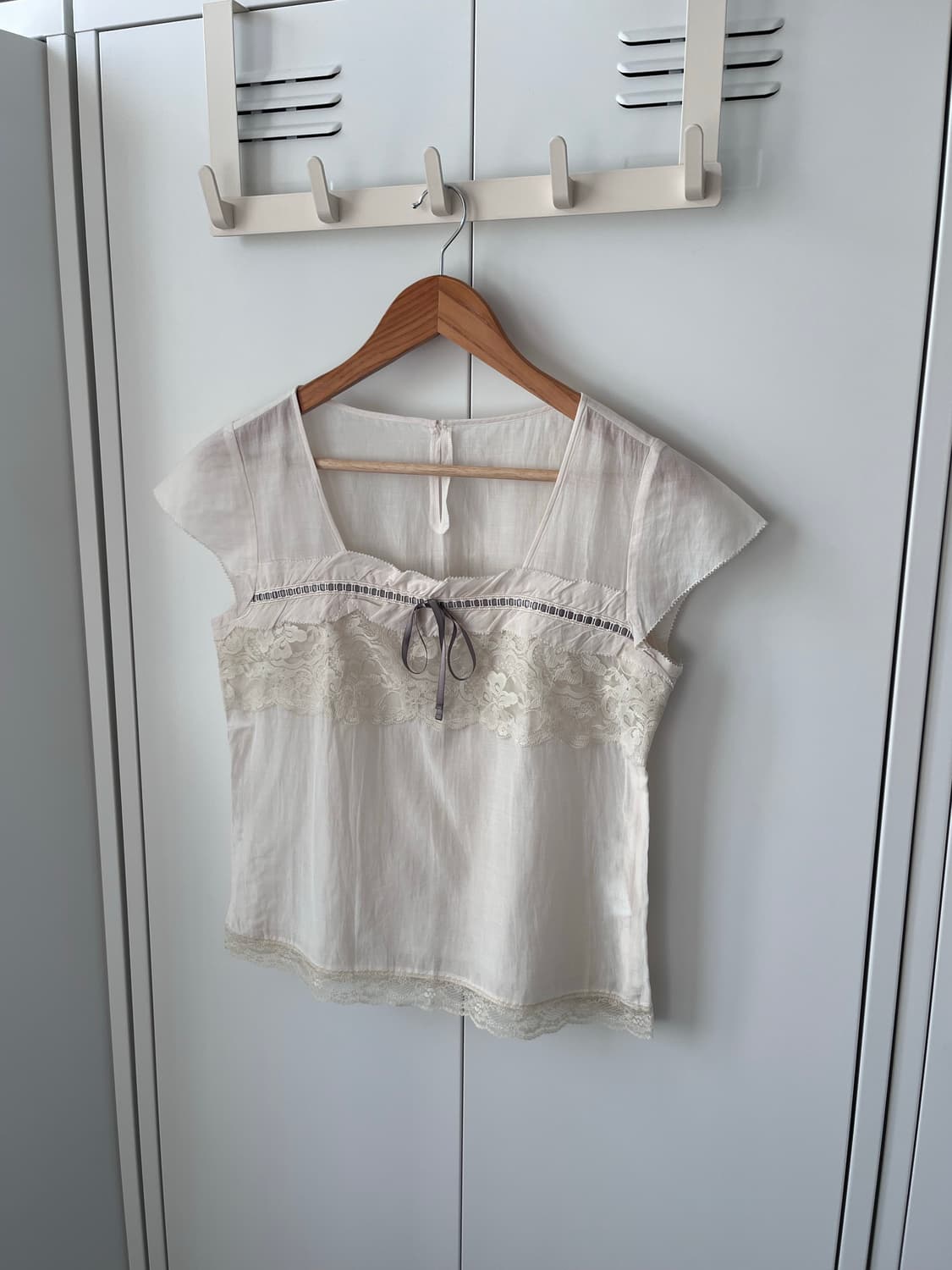 C.aujard 레이스 리본 캡소매 블라우스 상품이미지5