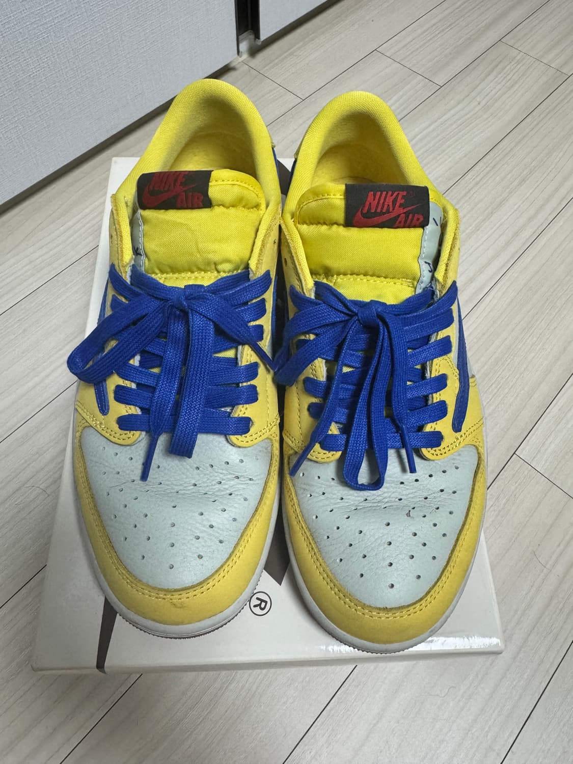 트레비스스캇 조던1 로우 카나리 상품이미지1