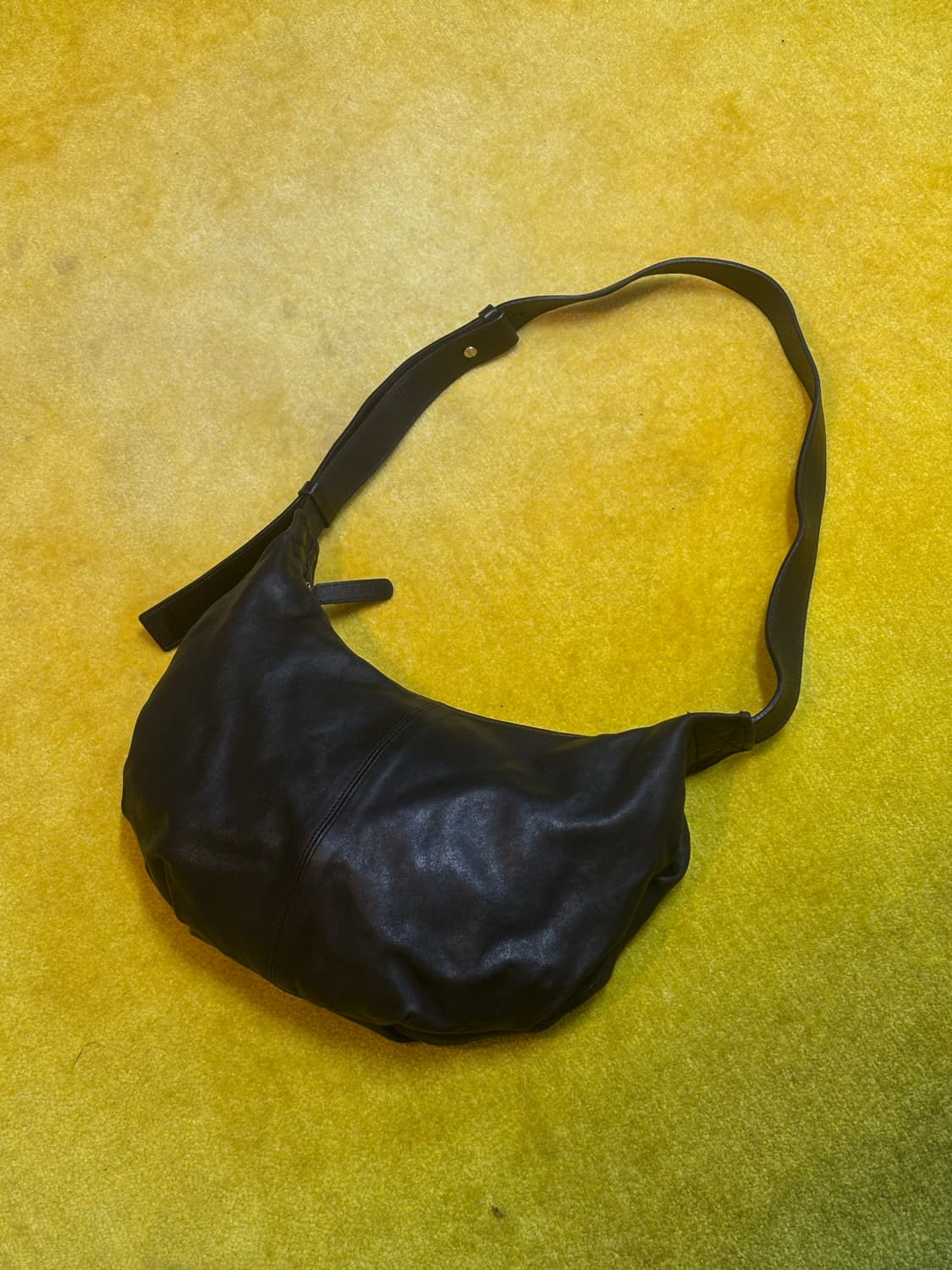 bucks & leather 미니멀 레더 반달 호보백  상품이미지2