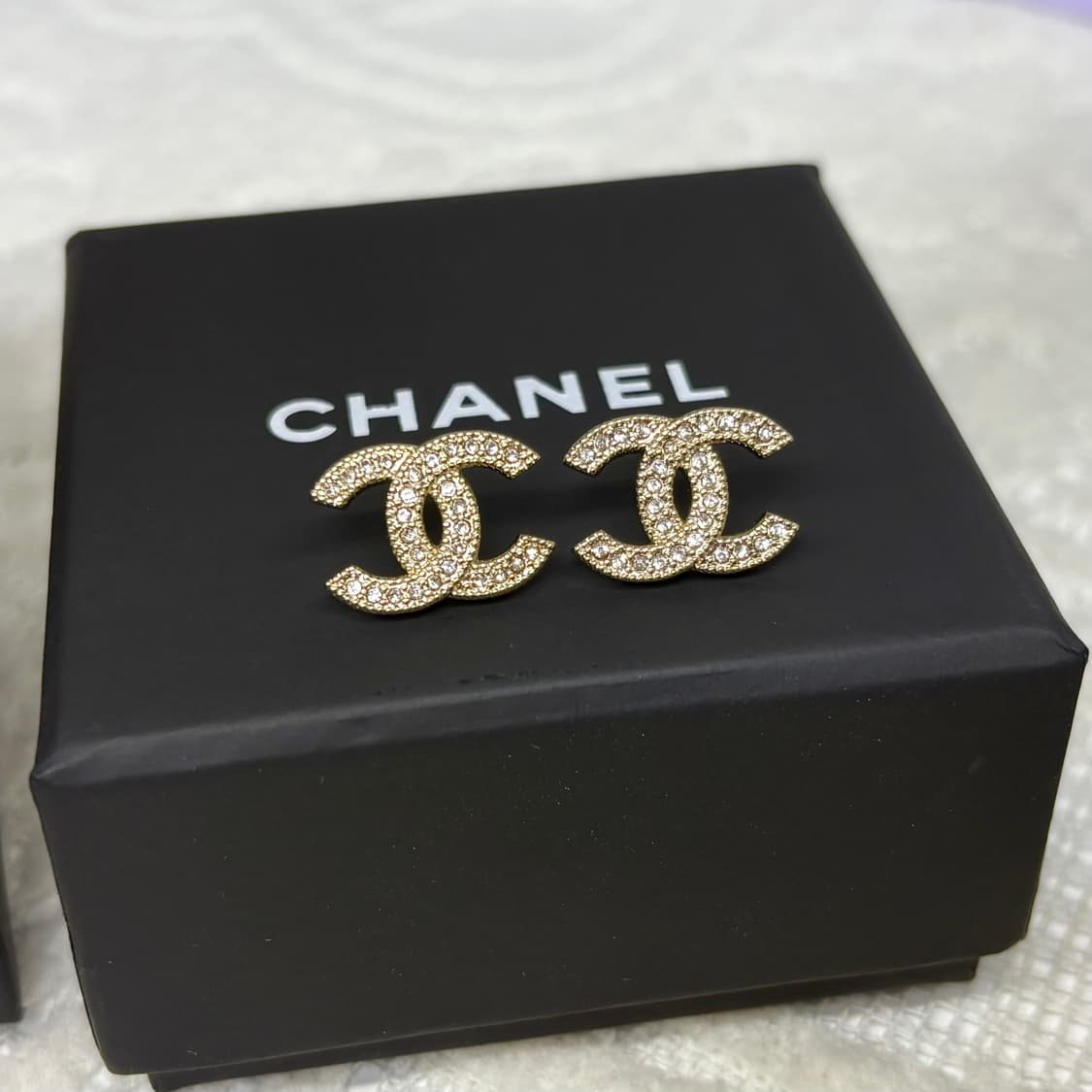 샤넬 귀걸이 볼드 크리스탈 골드 업사이클링 귀걸이 상품이미지1
