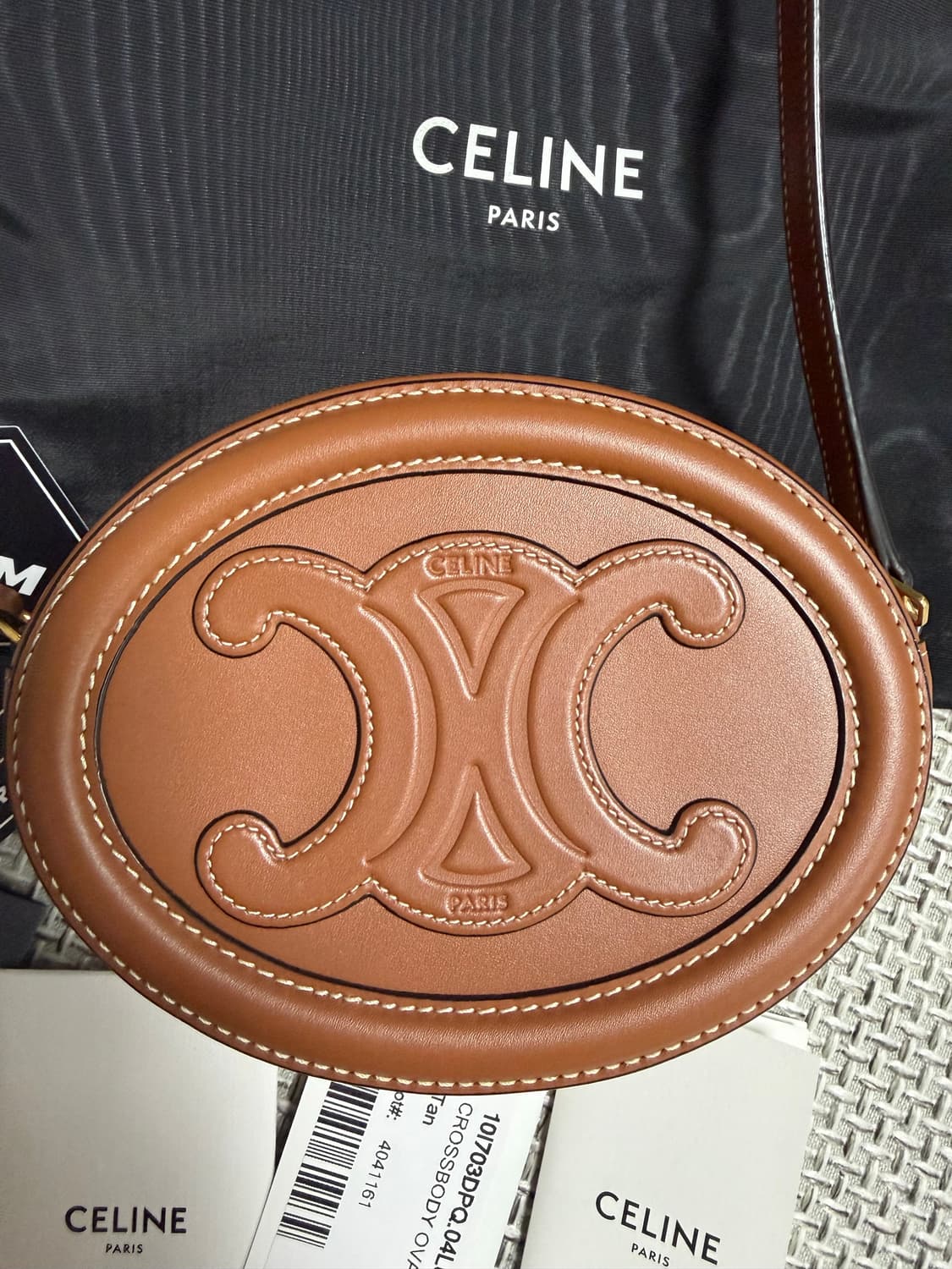 [새상품급/크림]셀린느 트리오페 오벌 펄스 미니백 상품이미지2