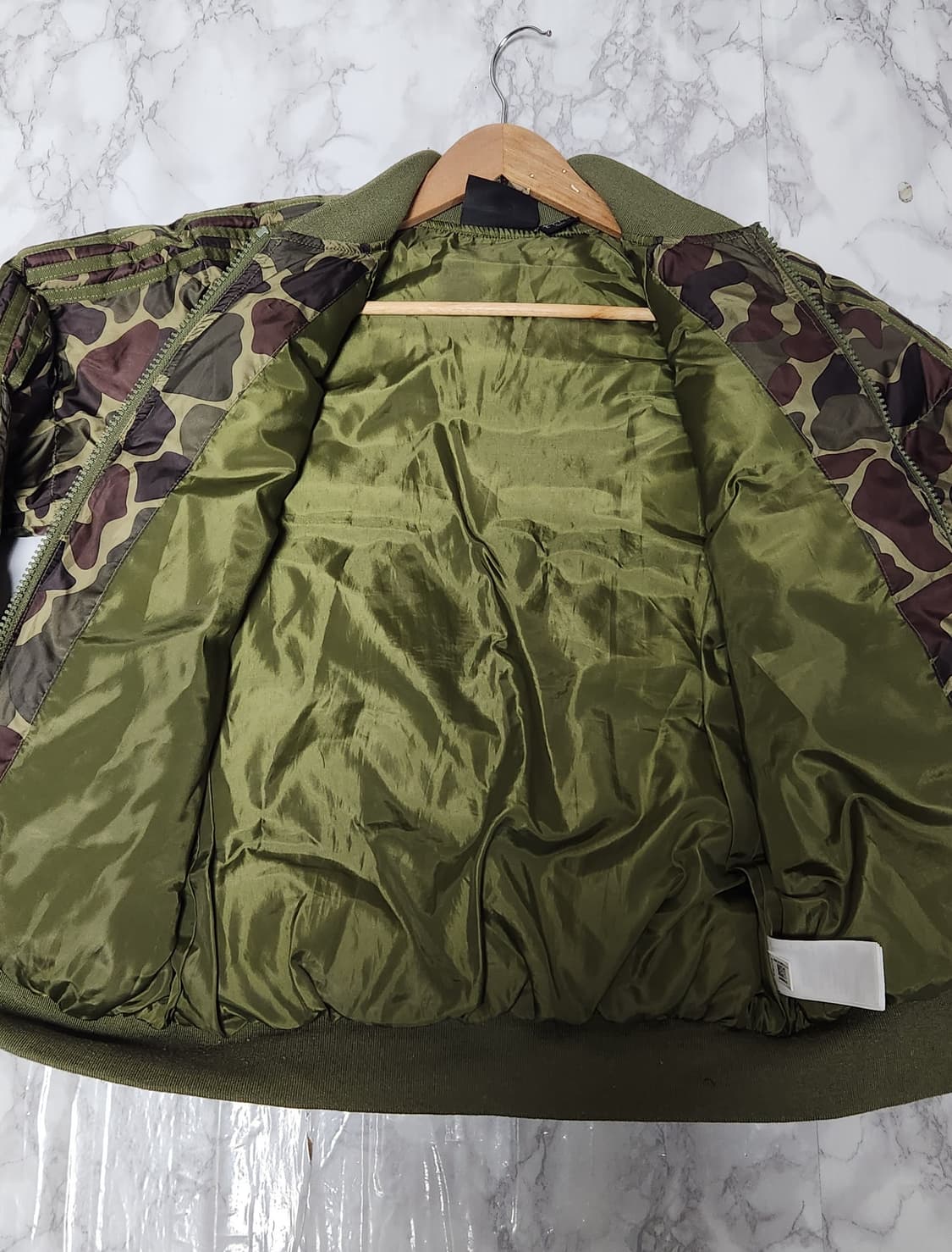 아디다스 오리지널스 x 퍼렐 휴 하이킹 카모 패딩 자켓 상품이미지6