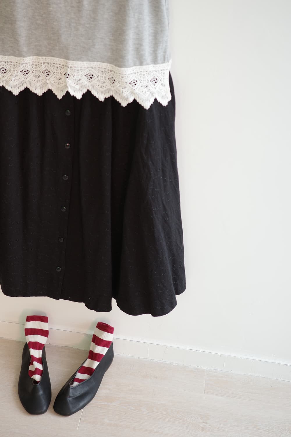 LEPSIM 
• 그레이 자수 슬리브리스 상품이미지5