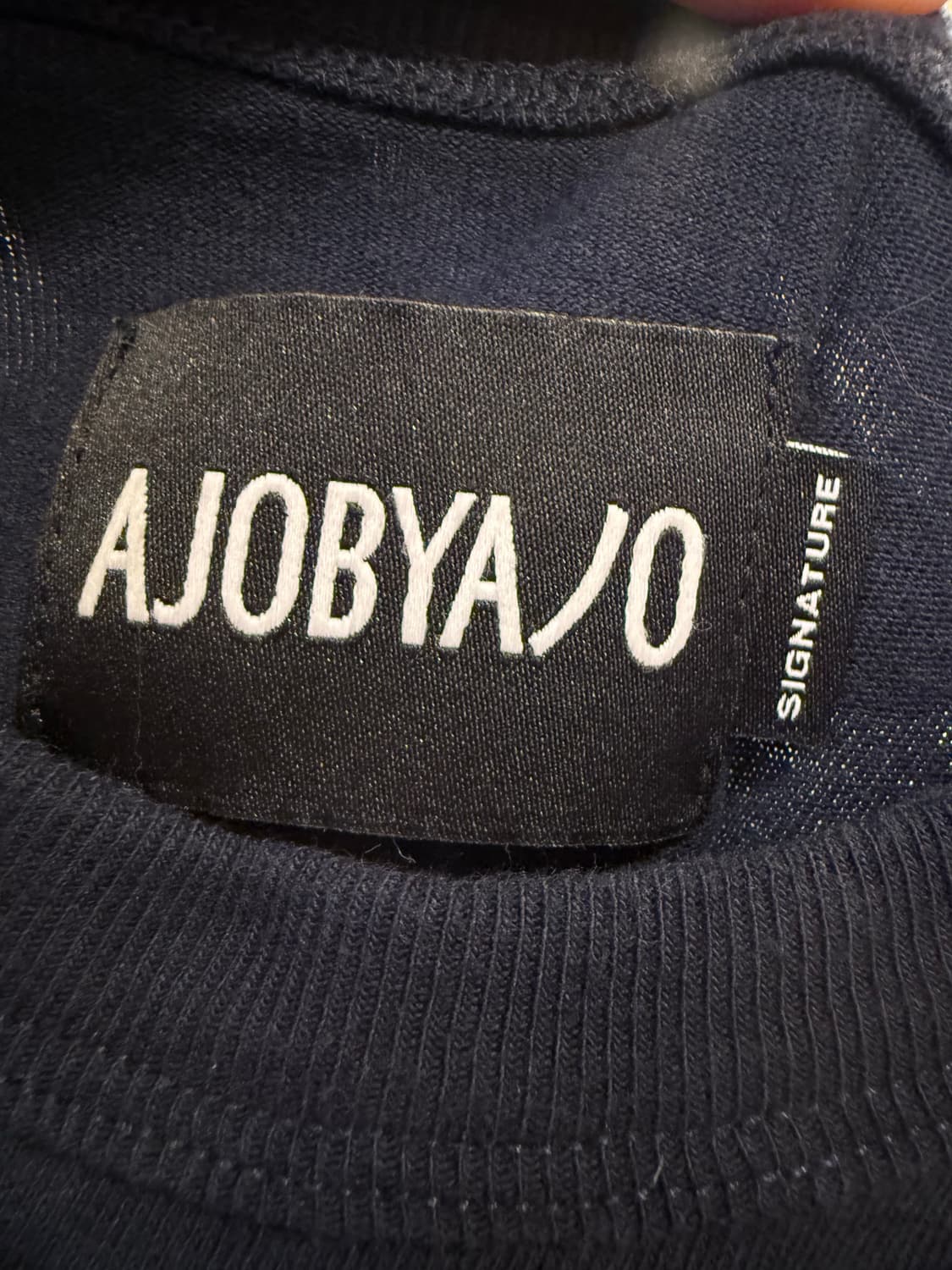 아조바이아조 스티치 로고 블랙 반팔 티셔츠 상품이미지2