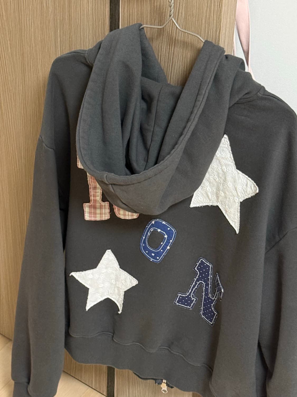 론론 패치 후드집업 차콜 상품이미지2