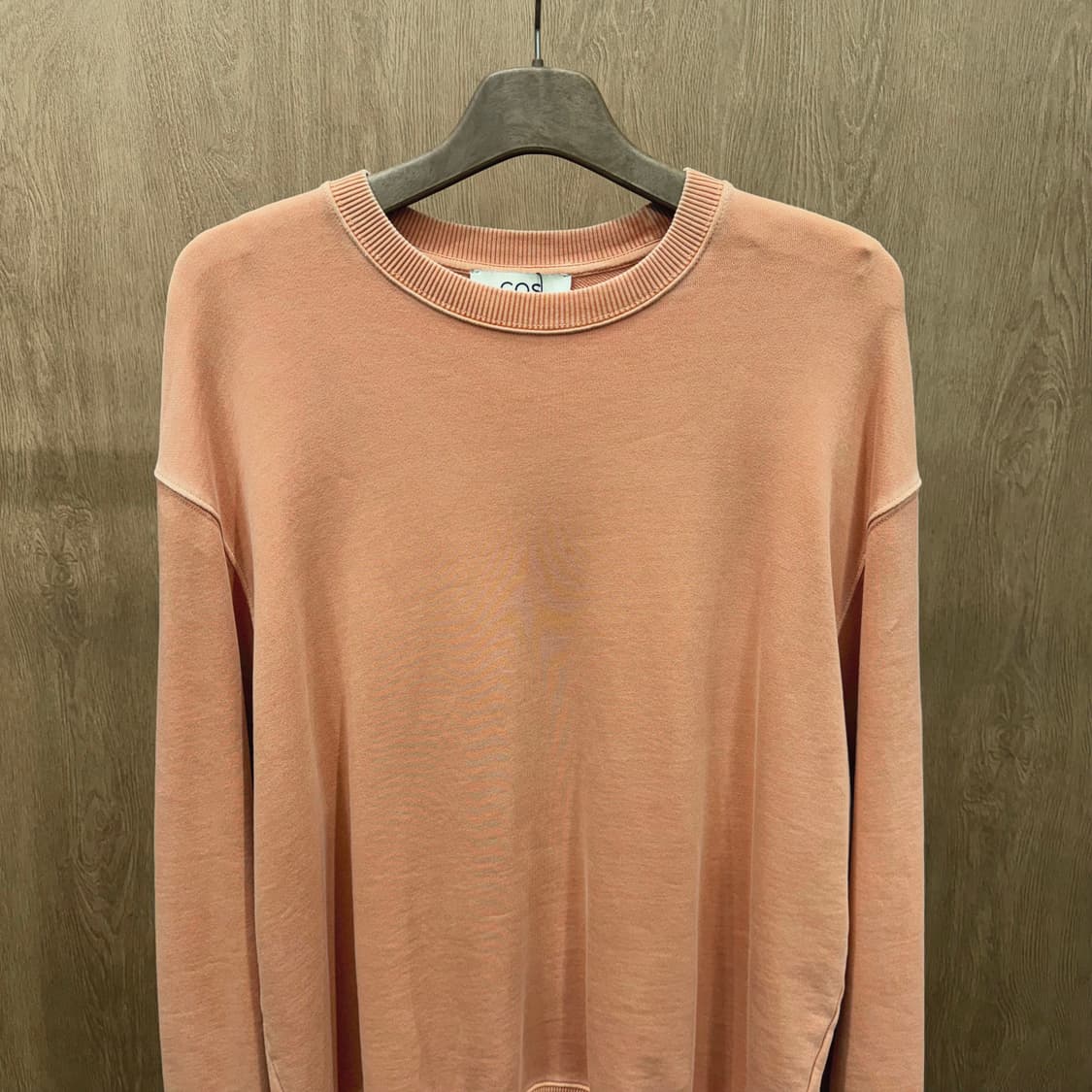 코스 코튼 라운드넥 긴팔 맨투맨 무지 디테일 레귤러핏 오렌지 상품이미지4