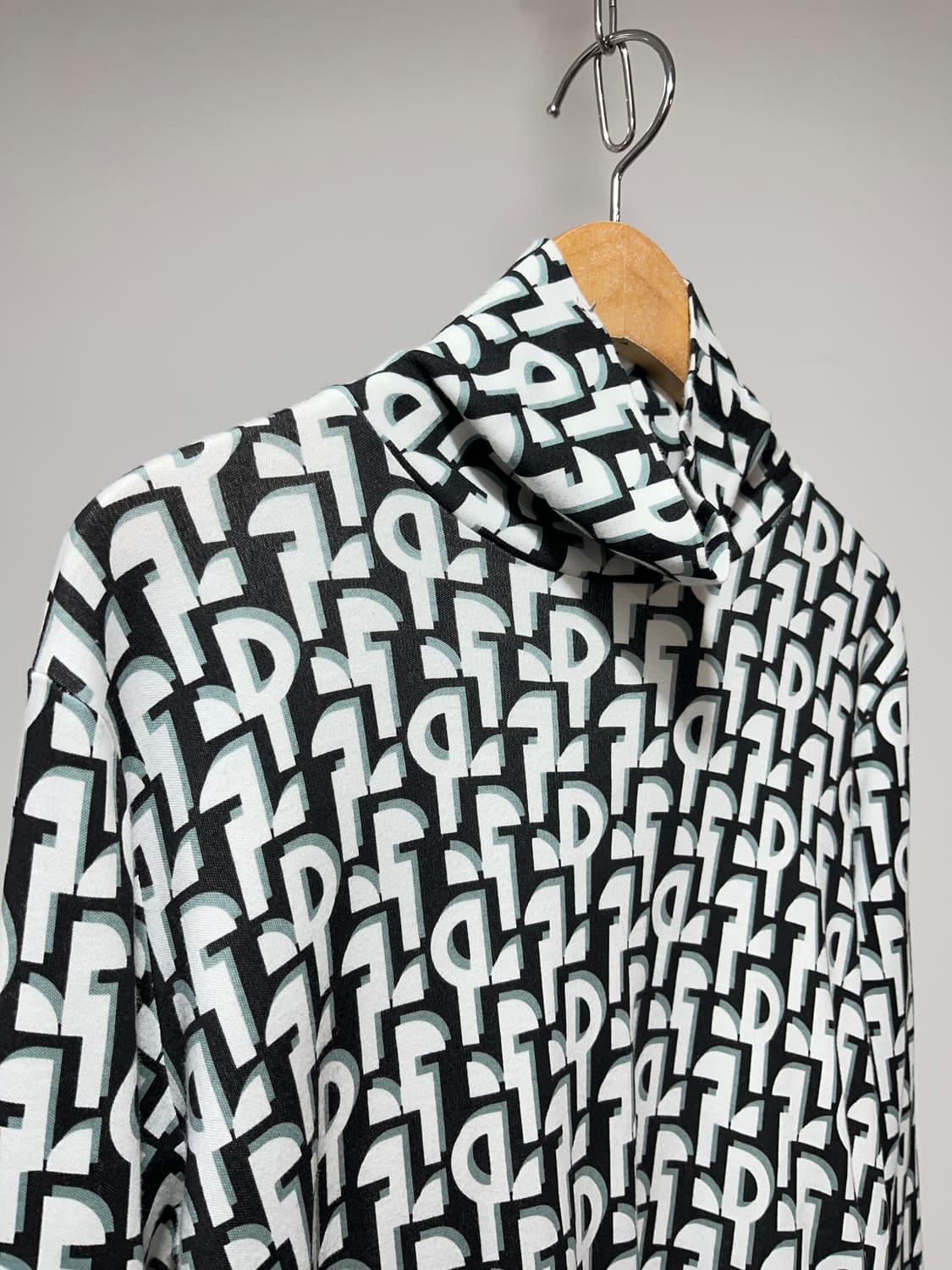 DoCLASSE turtleneck top 상품이미지2