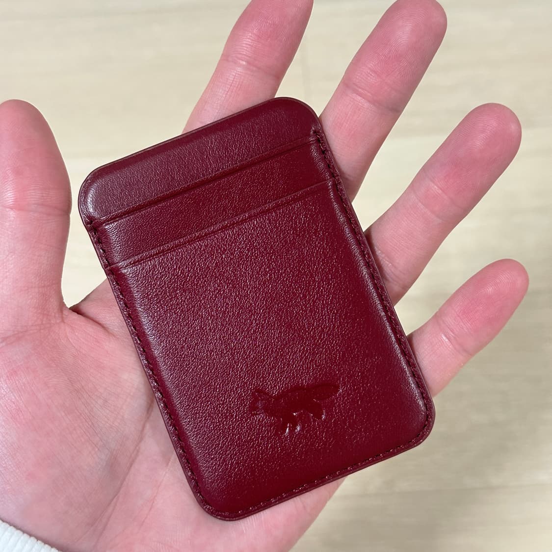 새상품 메종키츠네 맥세이프 카드지갑 레더 가죽 버건디 상품이미지3