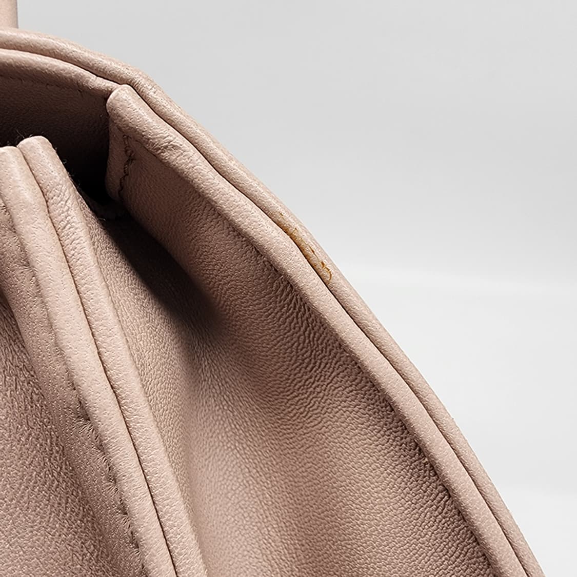 미우미우 5BA094 컨피덴셜 마테라쎄 토트 숄더백 카메오 상품이미지7