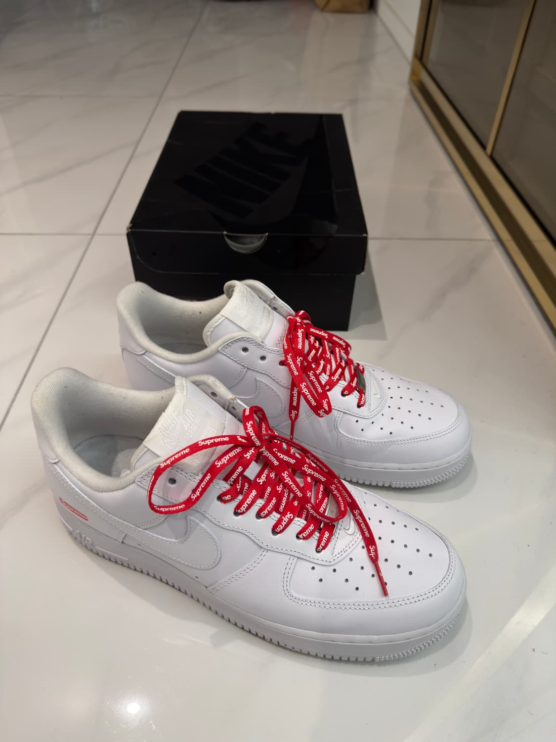 [285] 나이키 x 슈프림 에어포스 1 로우 화이트 상품이미지4
