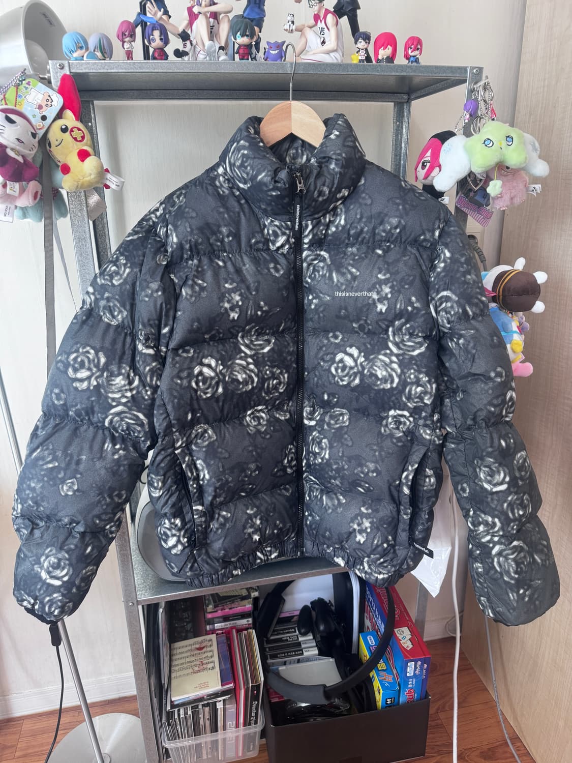 디스이즈네버댓 Down Jacket Flower Black 상품이미지1
