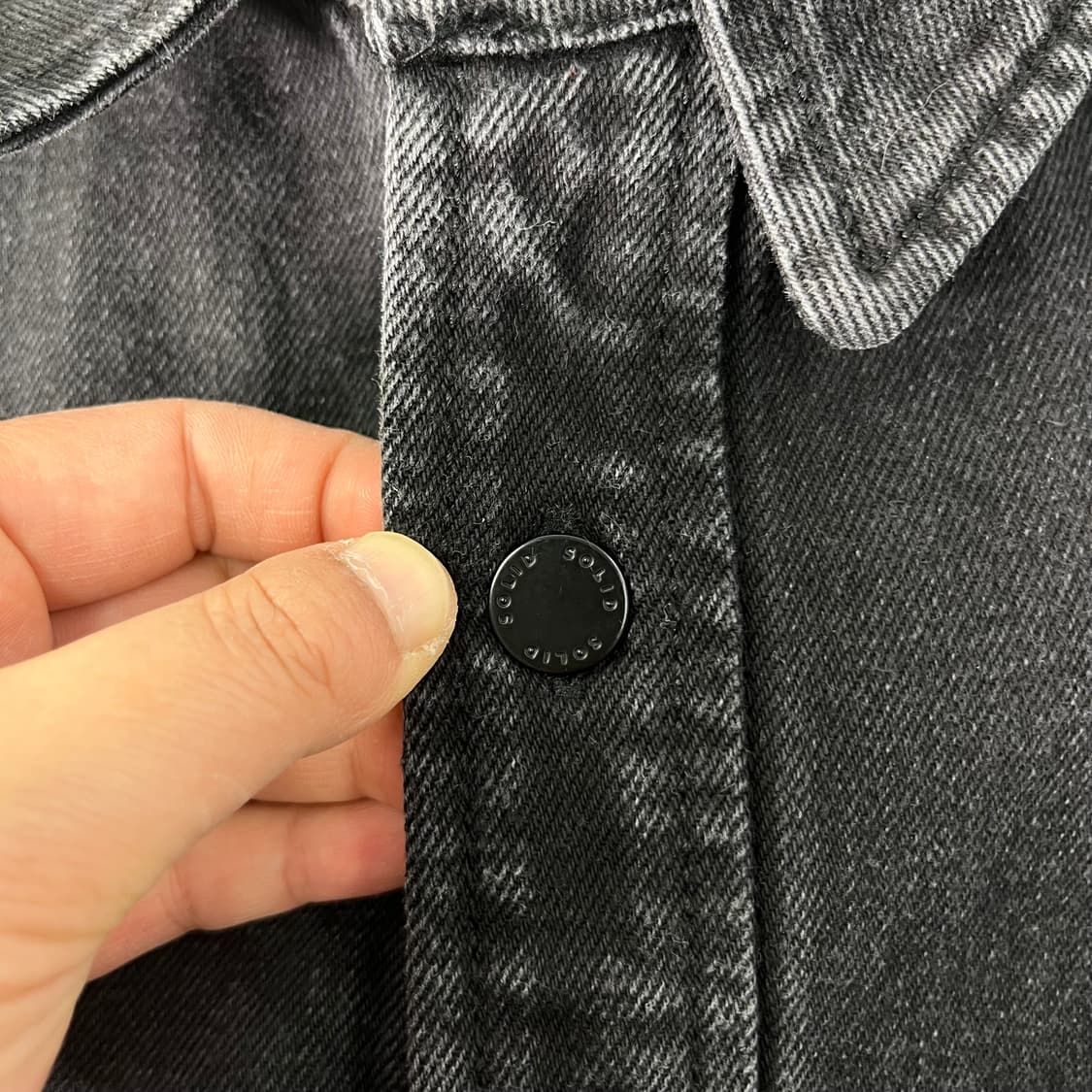 105 솔리드옴므 백로고 흑청 데님 셔츠 자켓 상품이미지6