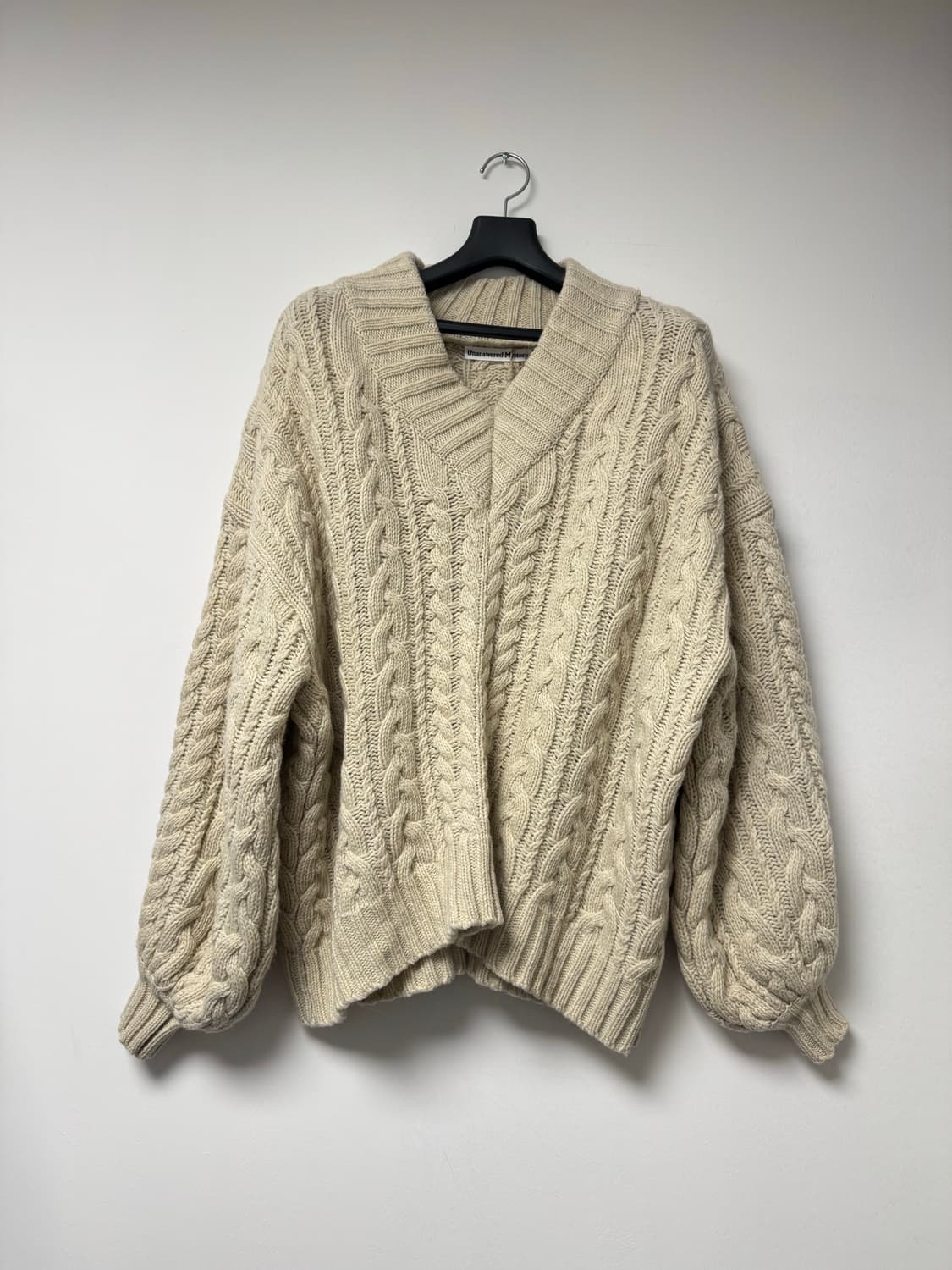 언앤써드미스테리 케이블 꽈배기 아이보리 브이넥 오버핏 니트 스웨터 F 상품이미지3